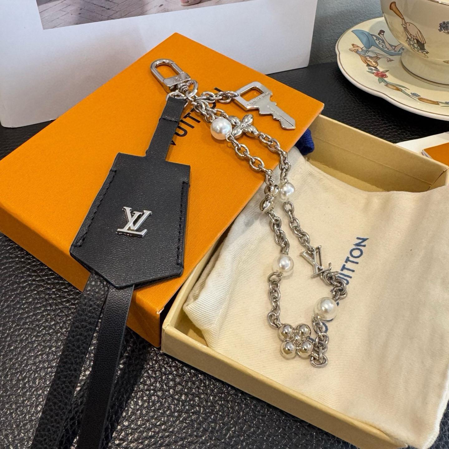 Louis Vuitton Midnight Pearls Stacking Bag Charms M02957 - FashionPlug