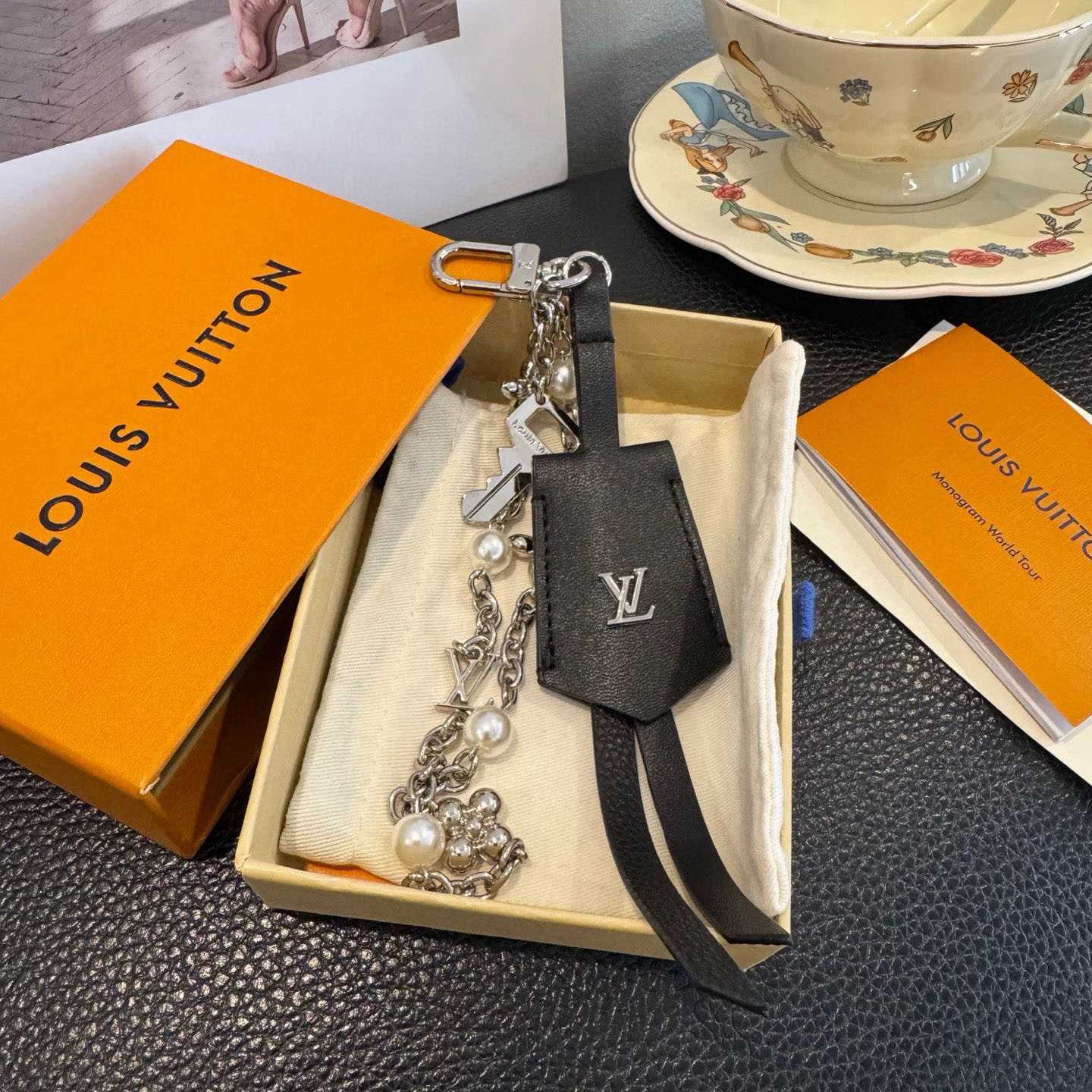 Louis Vuitton Midnight Pearls Stacking Bag Charms M02957 - FashionPlug