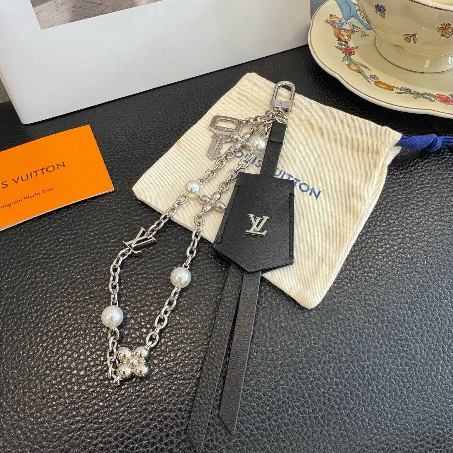 Louis Vuitton Midnight Pearls Stacking Bag Charms M02957 - FashionPlug