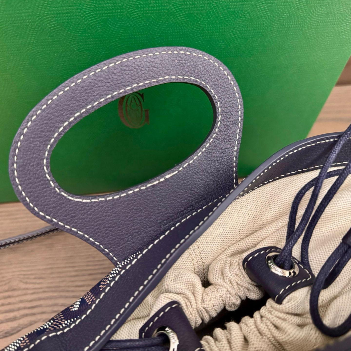 Goyard Beluga Mini Bag - FashionPlug