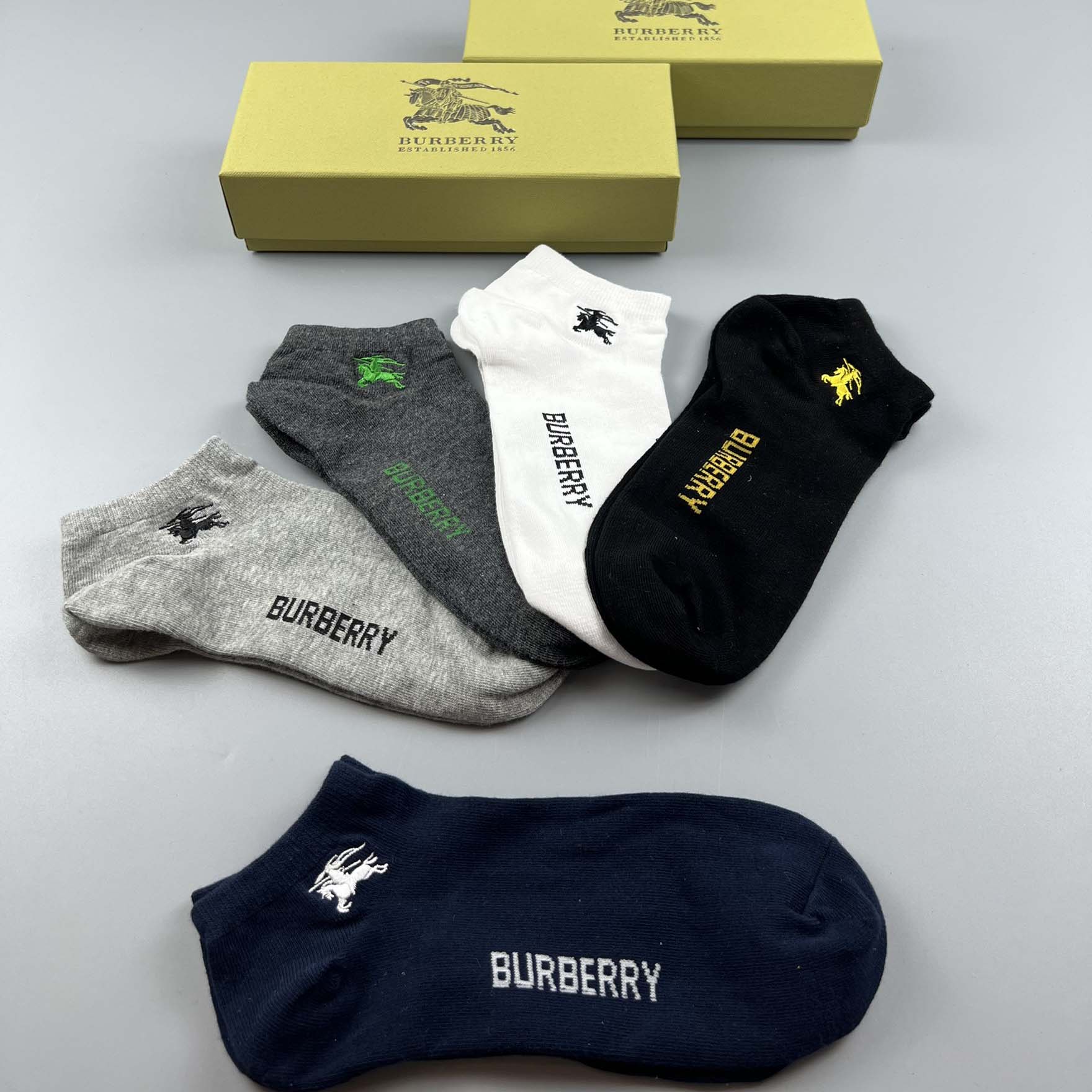 Burberry Socks /Box - FashionPlug