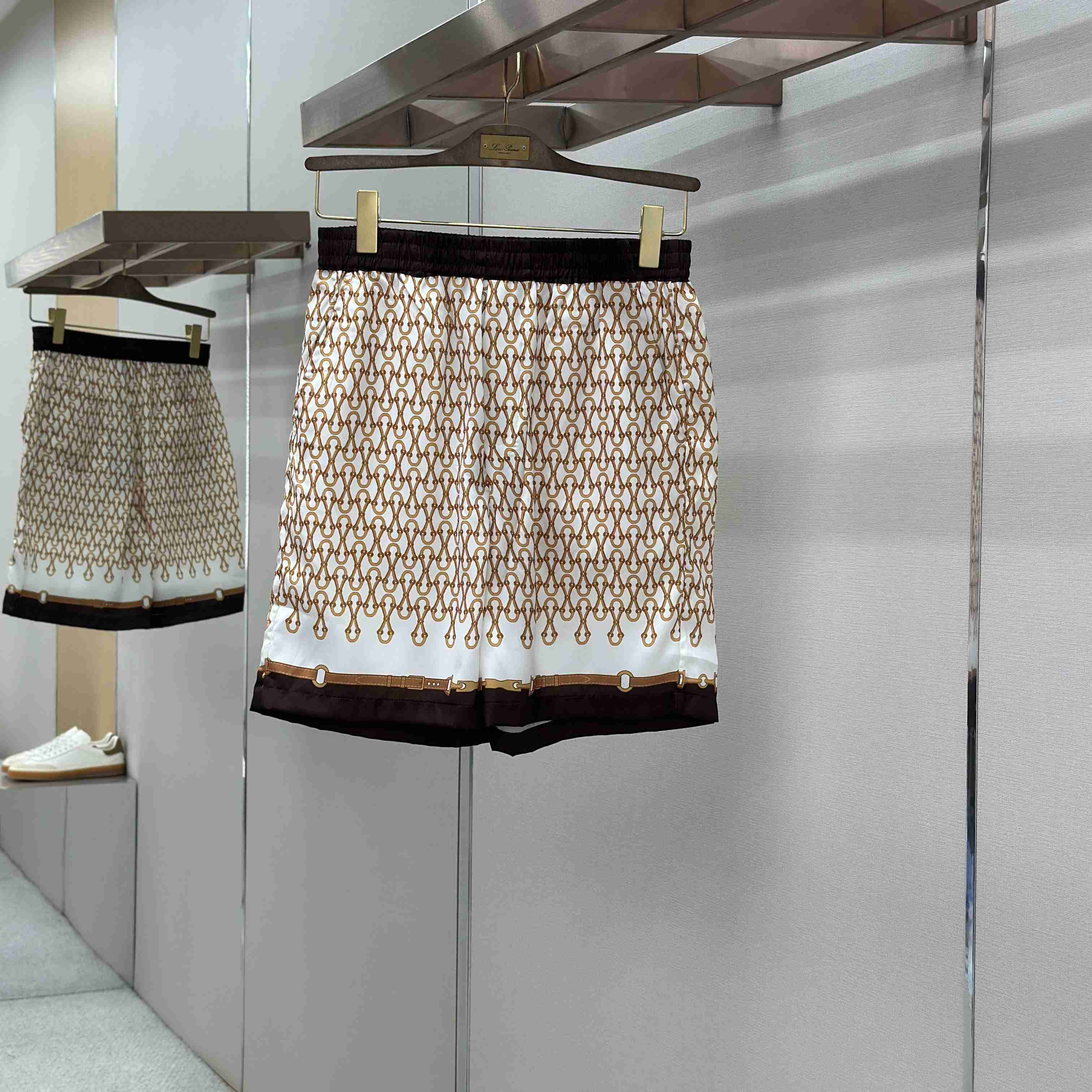 Gucci Printed Silk Twill Shorts - FashionPlug