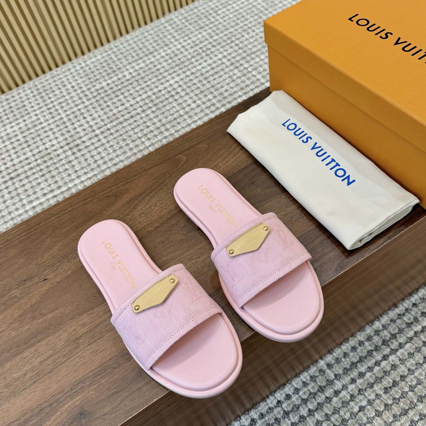 Louis Vuitton Lily Flat Mule   1AGX44 - FashionPlug