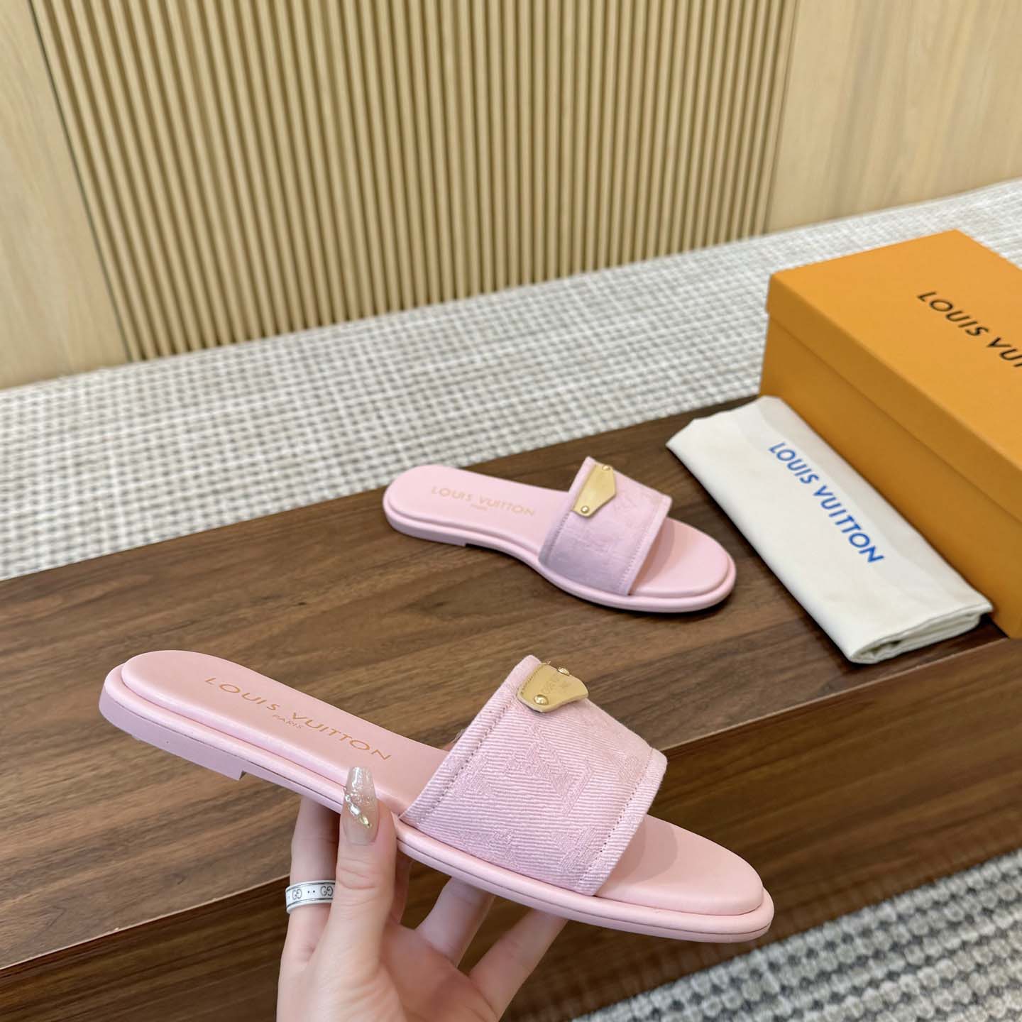 Louis Vuitton Lily Flat Mule   1AGX44 - FashionPlug