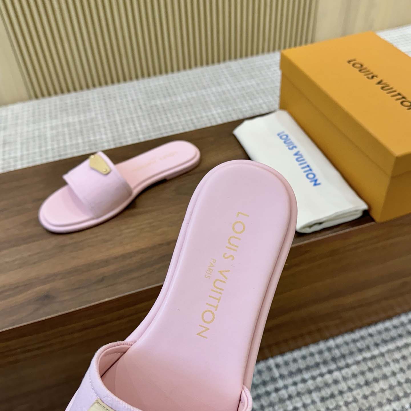 Louis Vuitton Lily Flat Mule   1AGX44 - FashionPlug