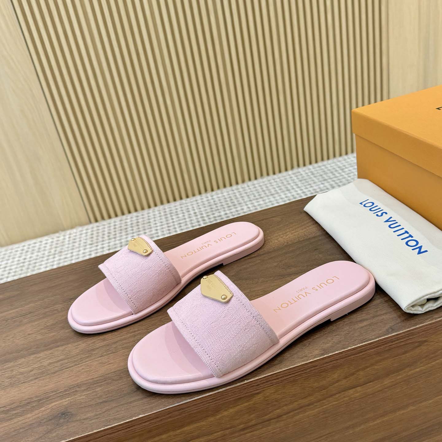Louis Vuitton Lily Flat Mule   1AGX44 - FashionPlug