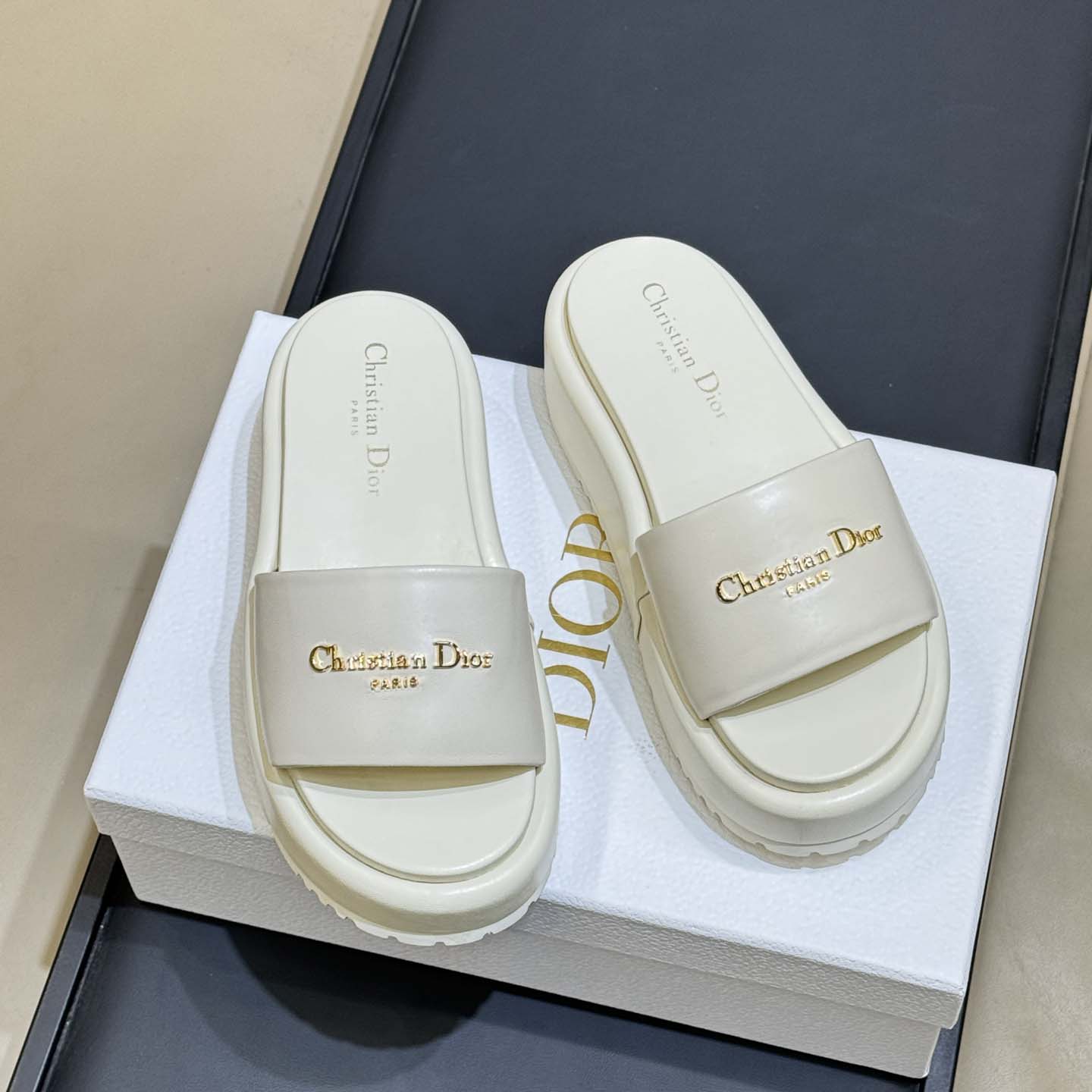 Dior D-Lane Platform Slide - FashionPlug