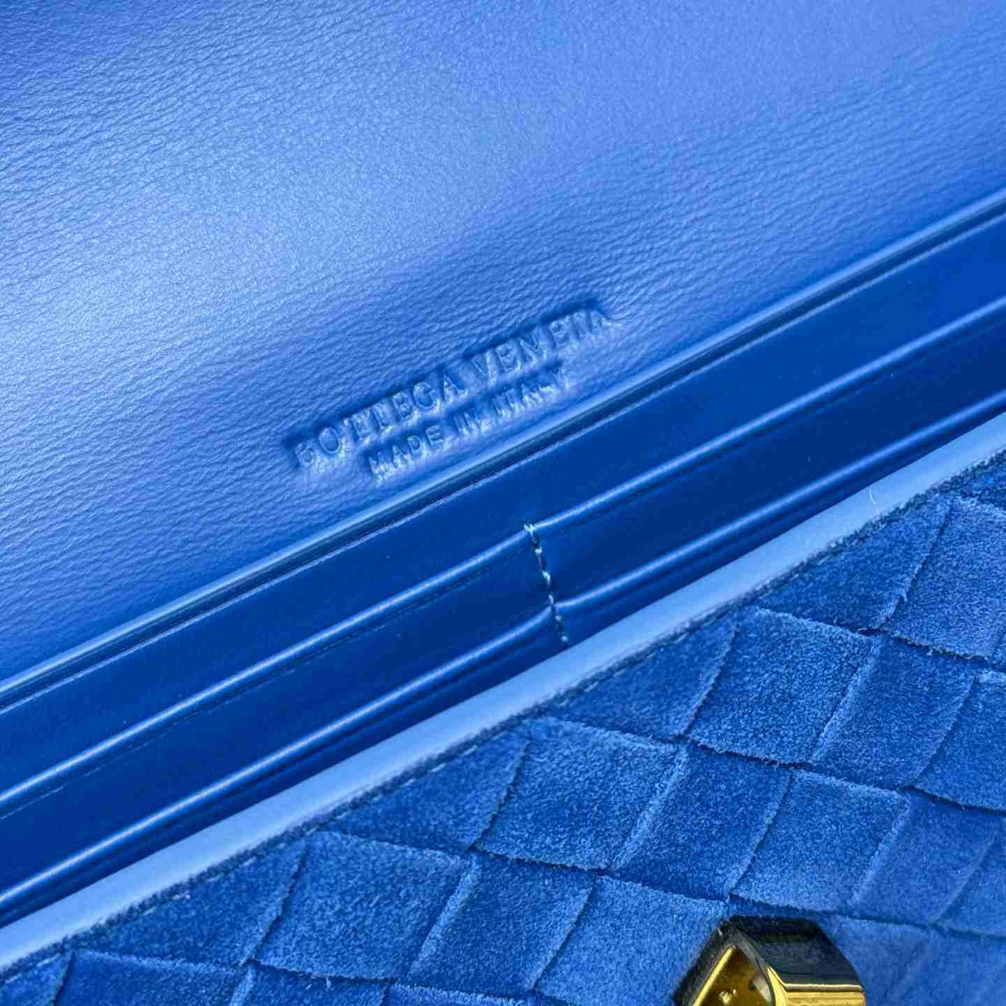 Bottega Veneta Andiamo Clutch 31*13*3cm - FashionPlug