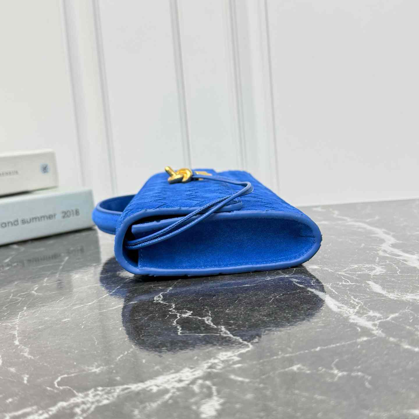 Bottega Veneta Andiamo Clutch 31*13*3cm - FashionPlug