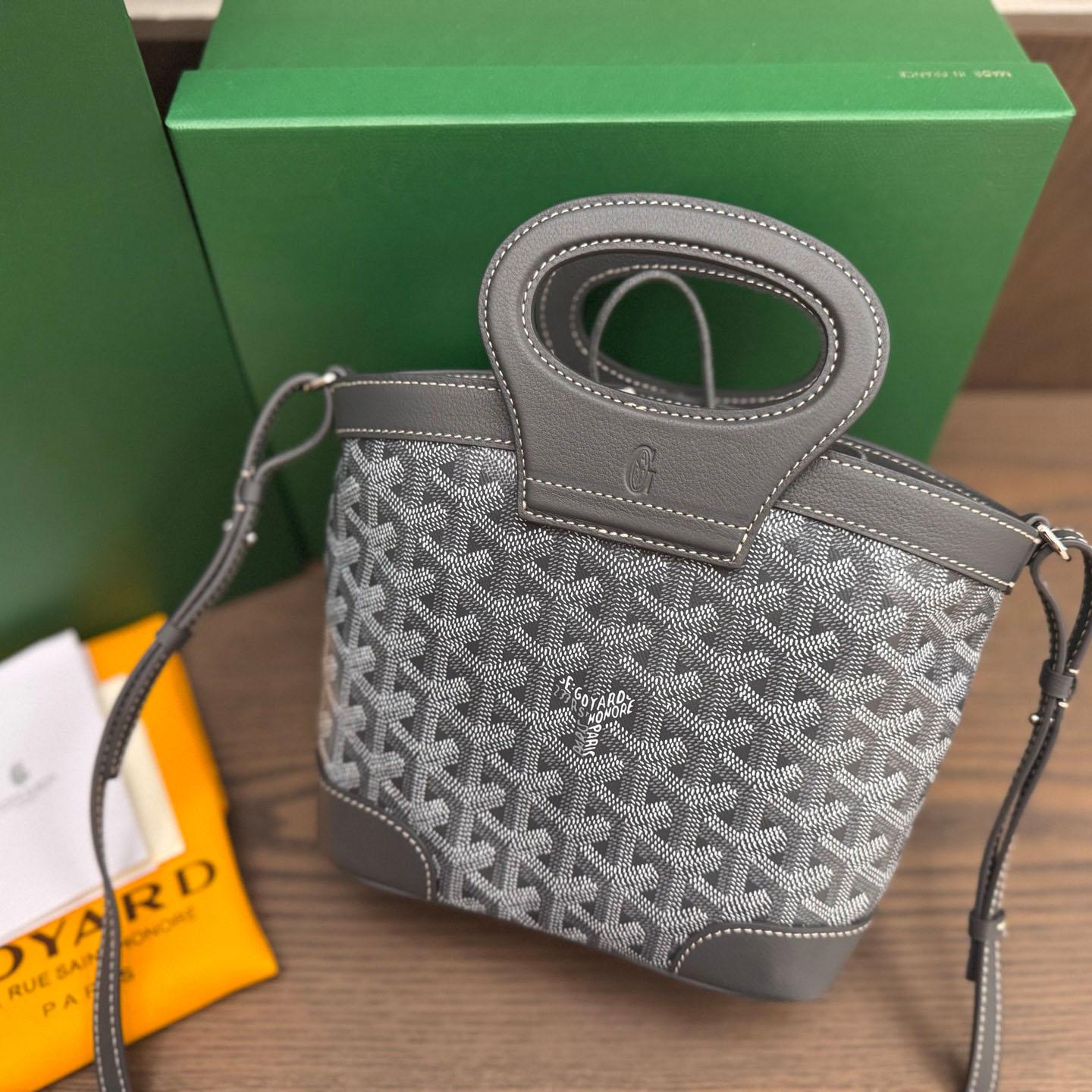 Goyard Beluga Mini Bag - FashionPlug