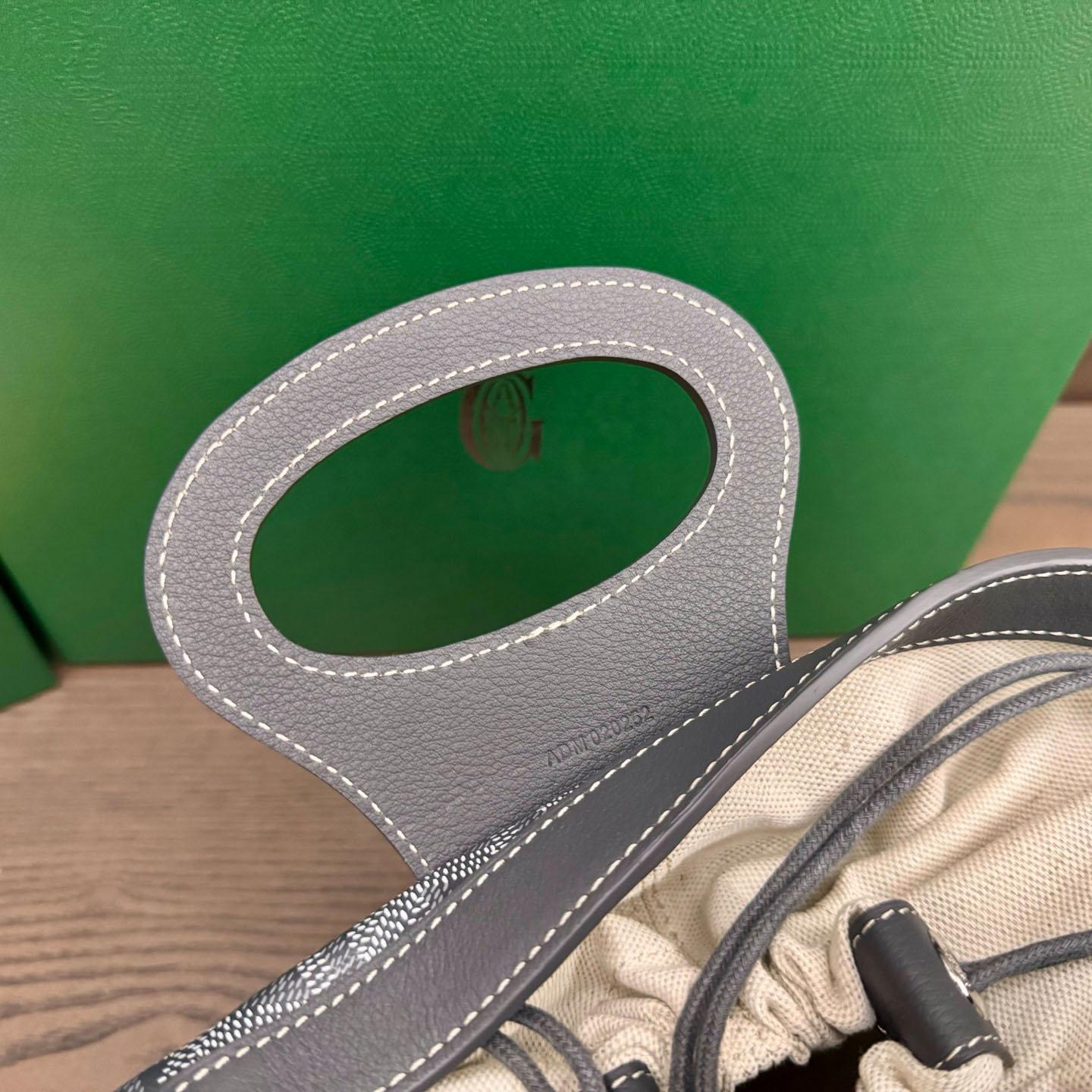 Goyard Beluga Mini Bag - FashionPlug