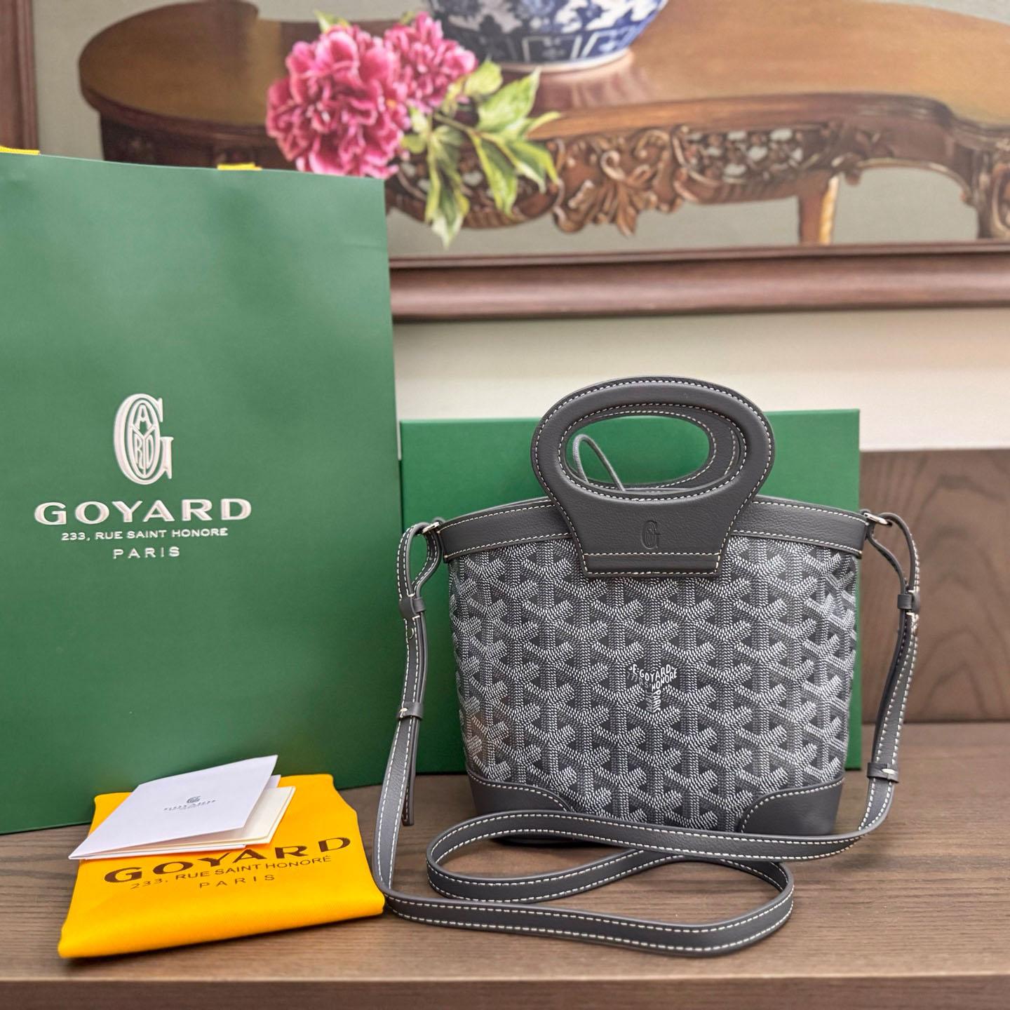 Goyard Beluga Mini Bag - FashionPlug