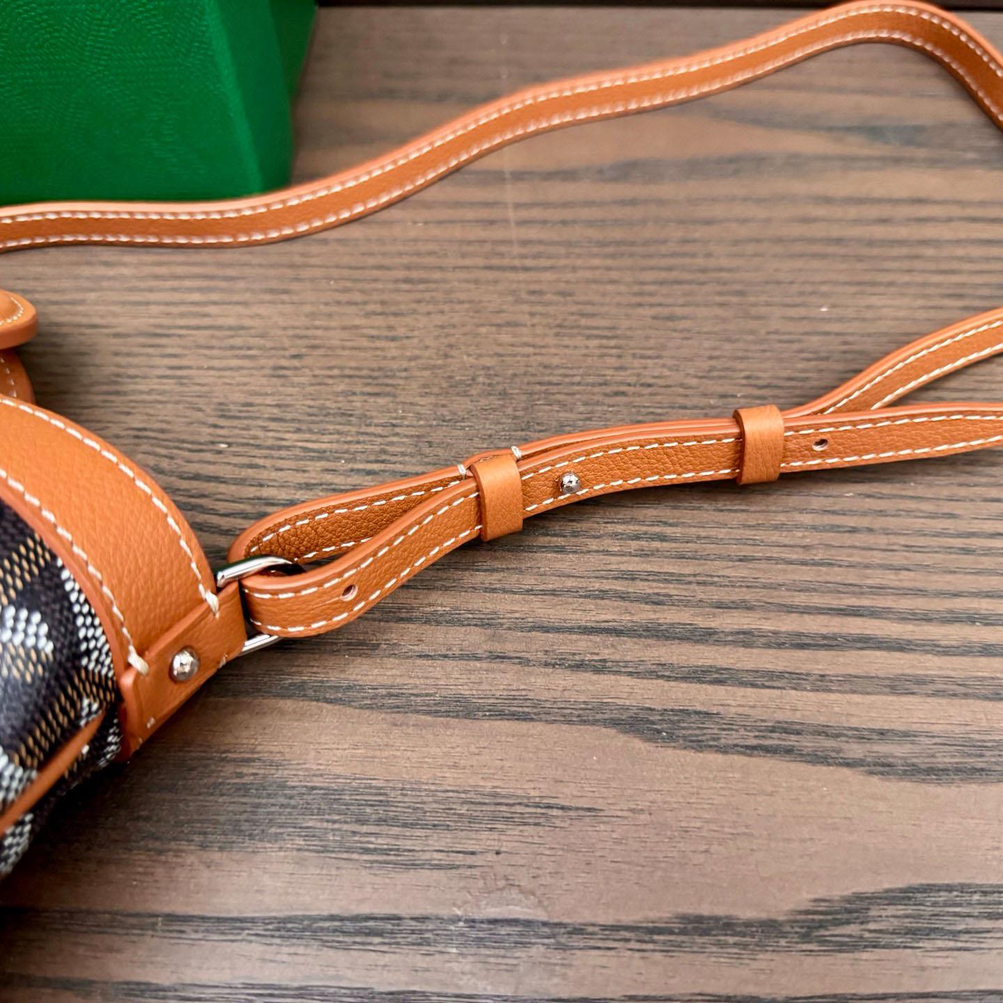 Goyard Beluga Mini Bag - FashionPlug