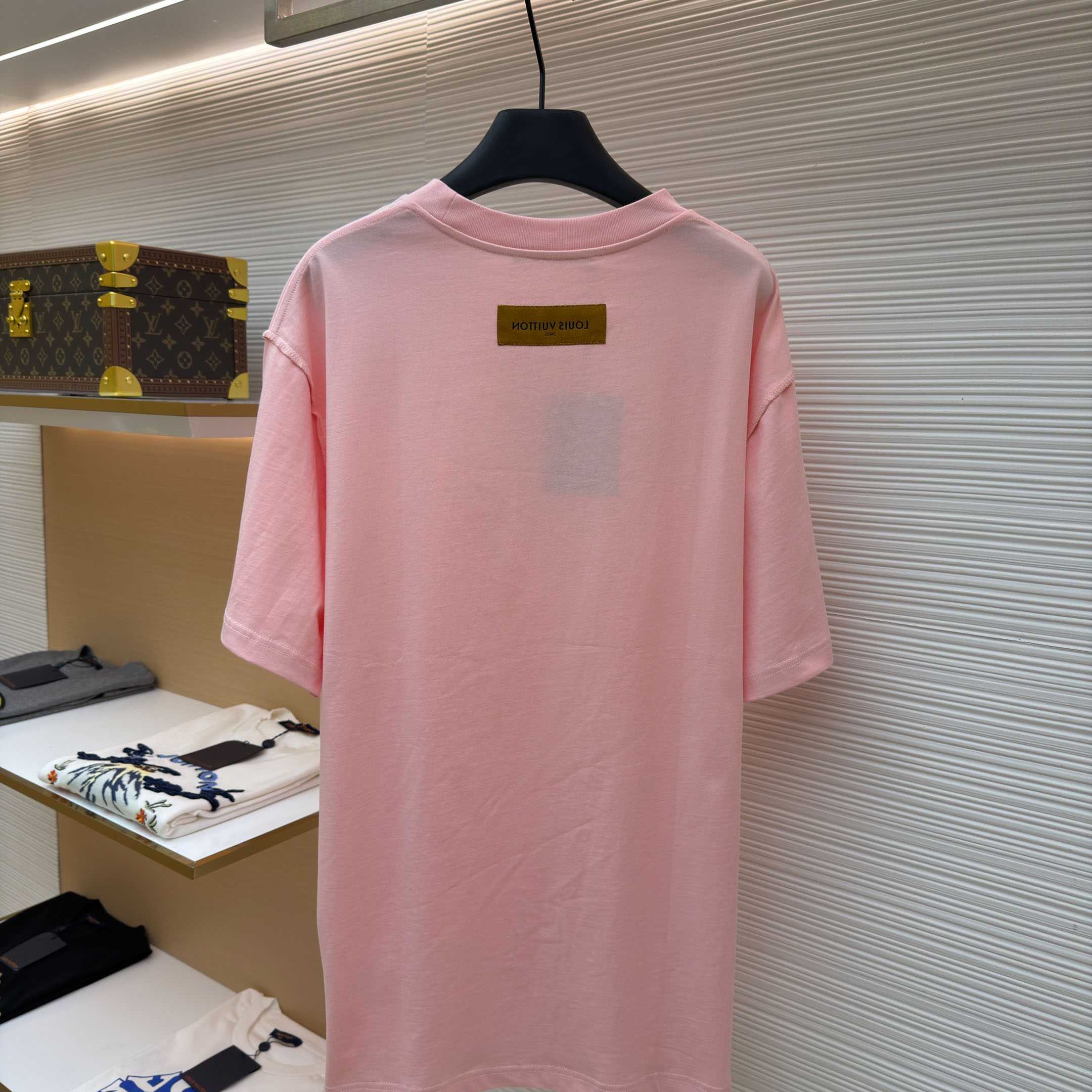 Louis Vuitton Embossed LV T-Shirt   1AJDUU - FashionPlug