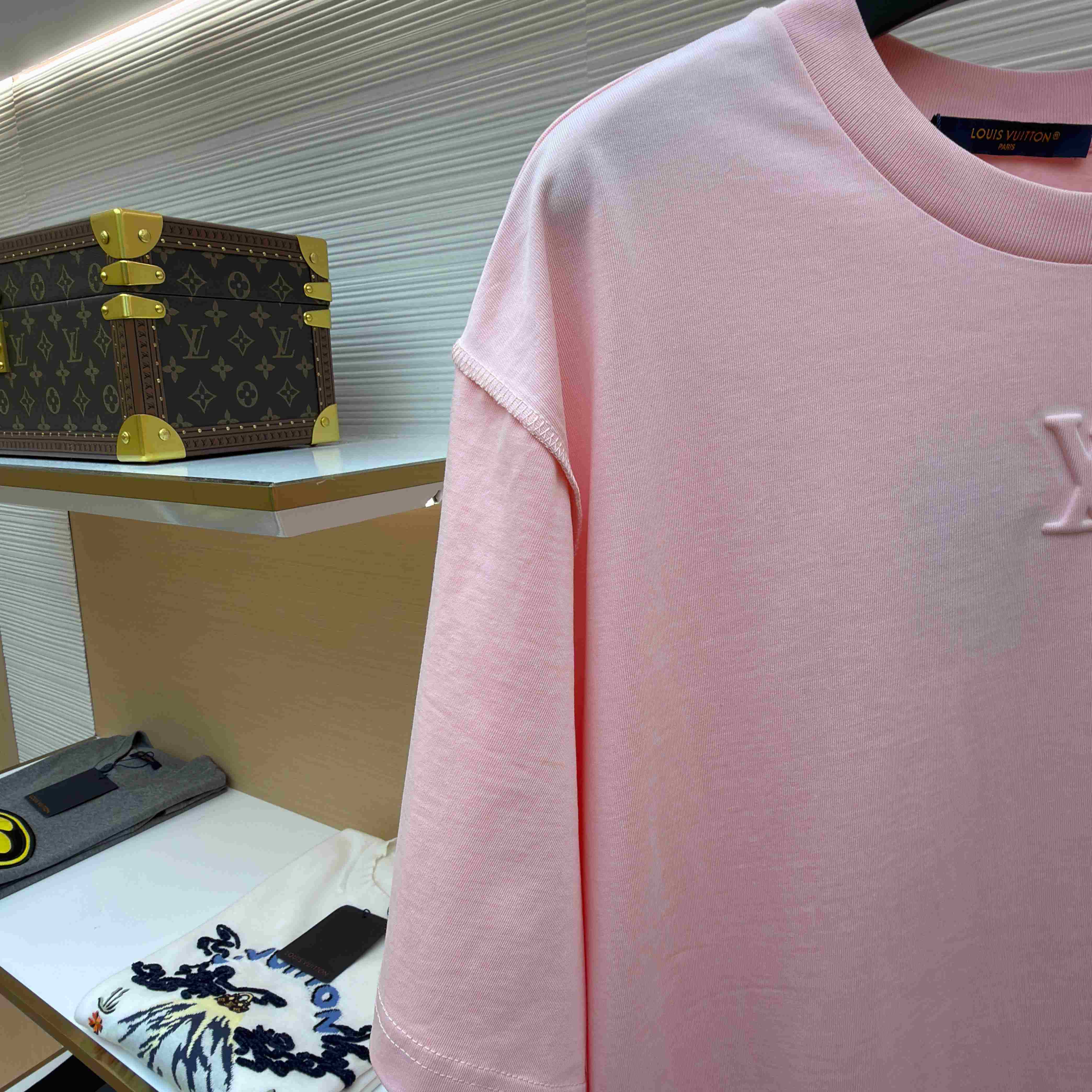Louis Vuitton Embossed LV T-Shirt   1AJDUU - FashionPlug