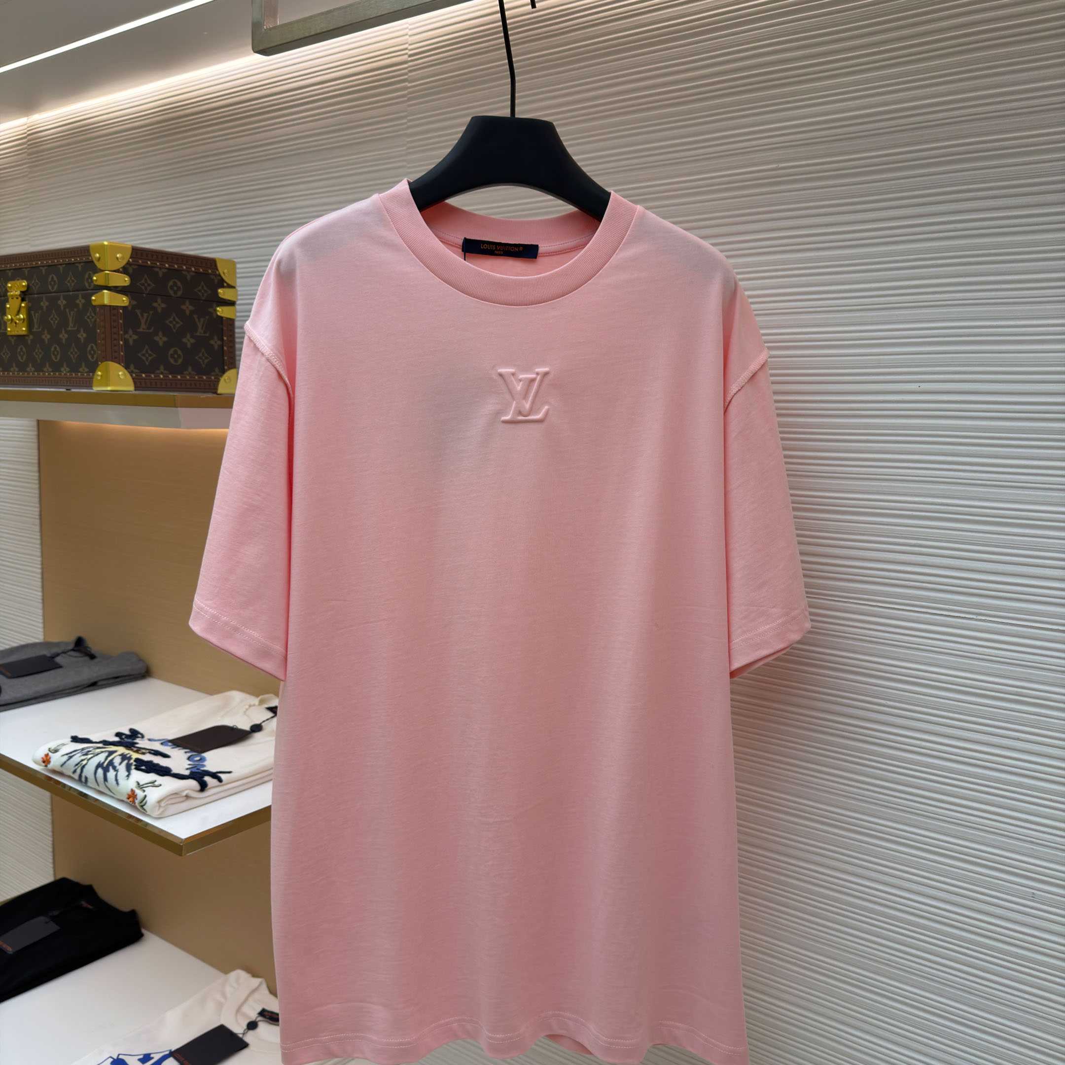 Louis Vuitton Embossed LV T-Shirt   1AJDUU - FashionPlug