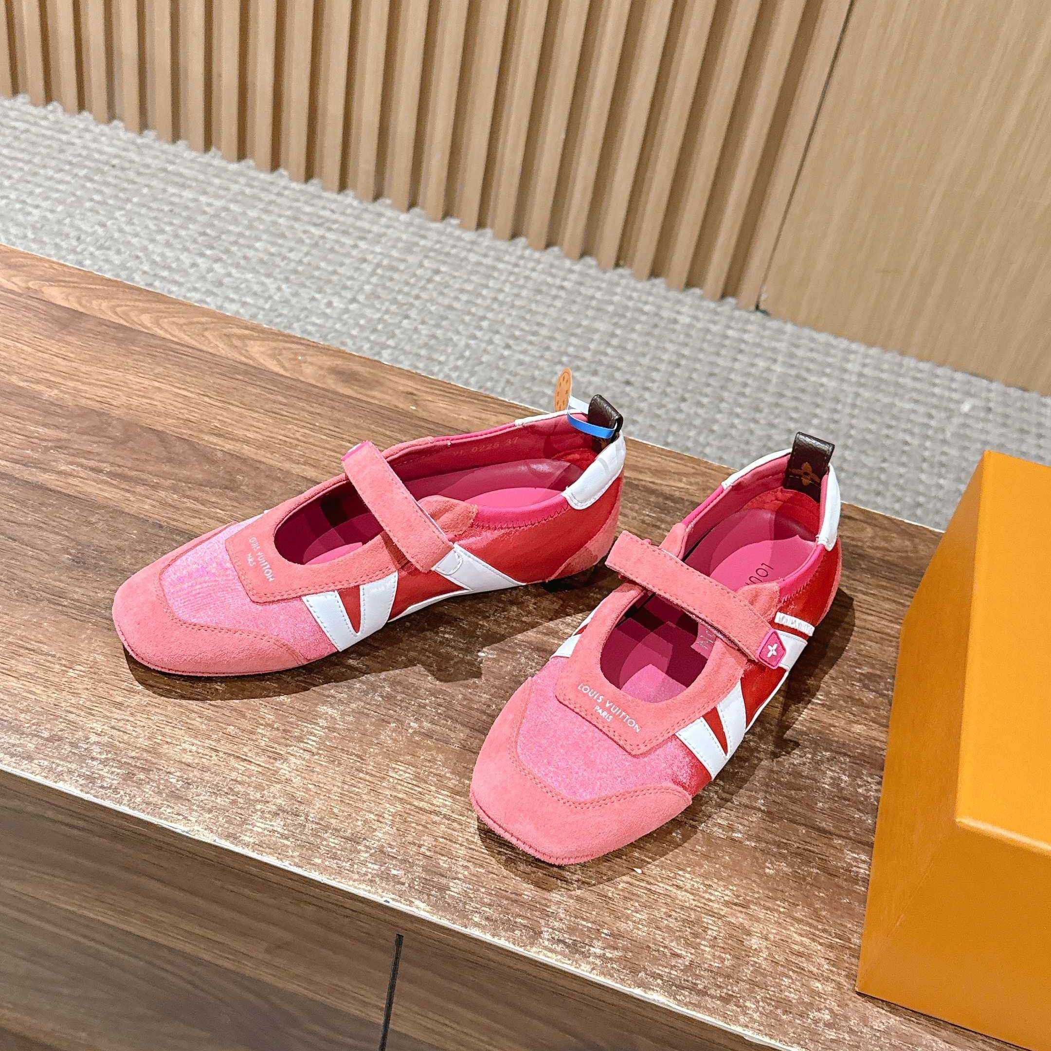 Louis Vuitton LV Sneakerina Mary Jane   1AJOZK - FashionPlug