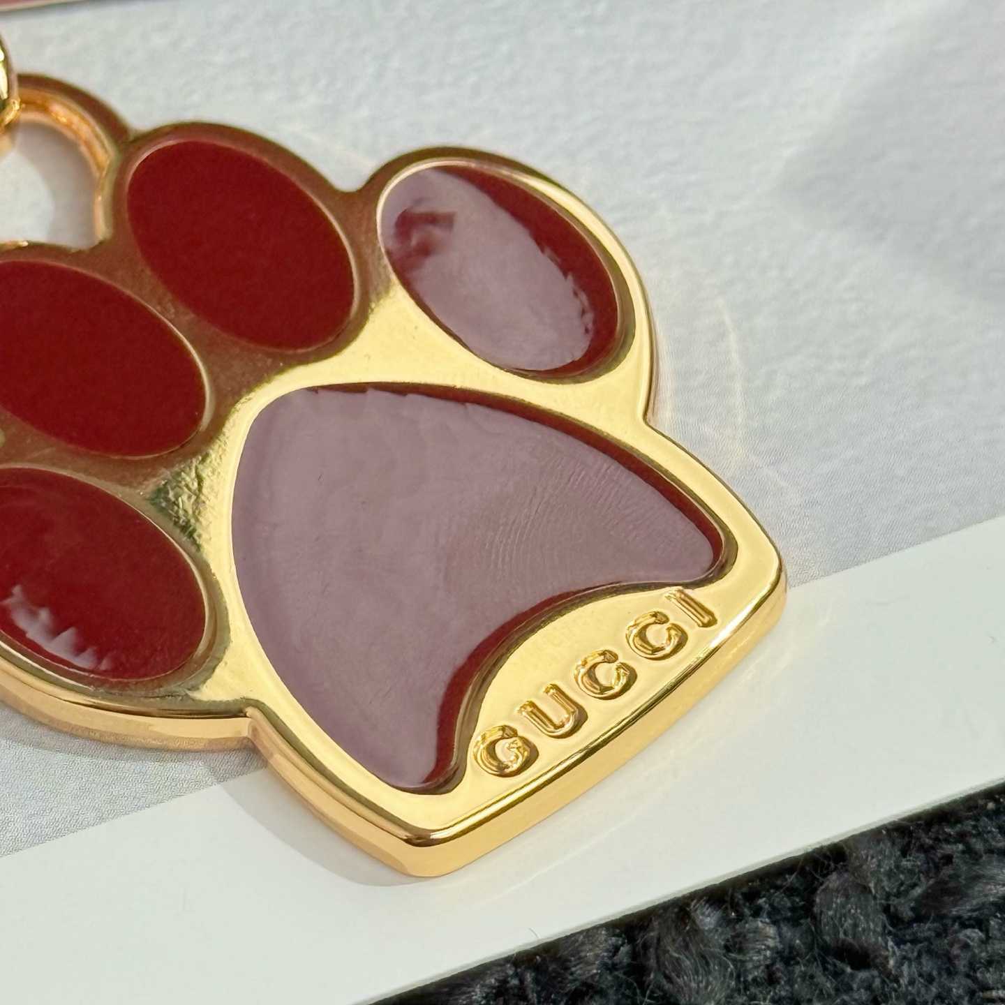 Gucci Paw-shaped Charm - FashionPlug