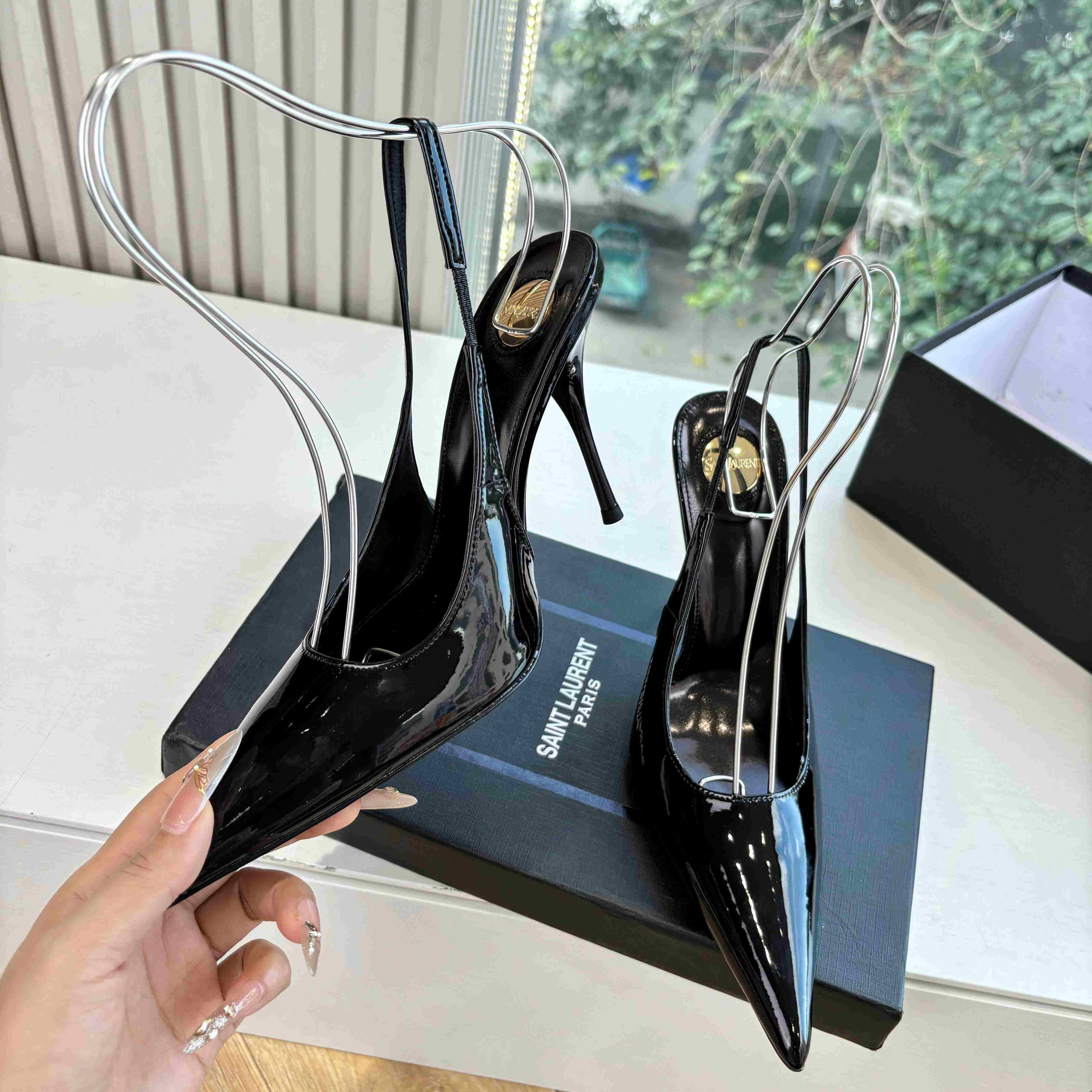 Saint Laurent GUERMANTES Slingback Pumps In Patent Leather - FashionPlug