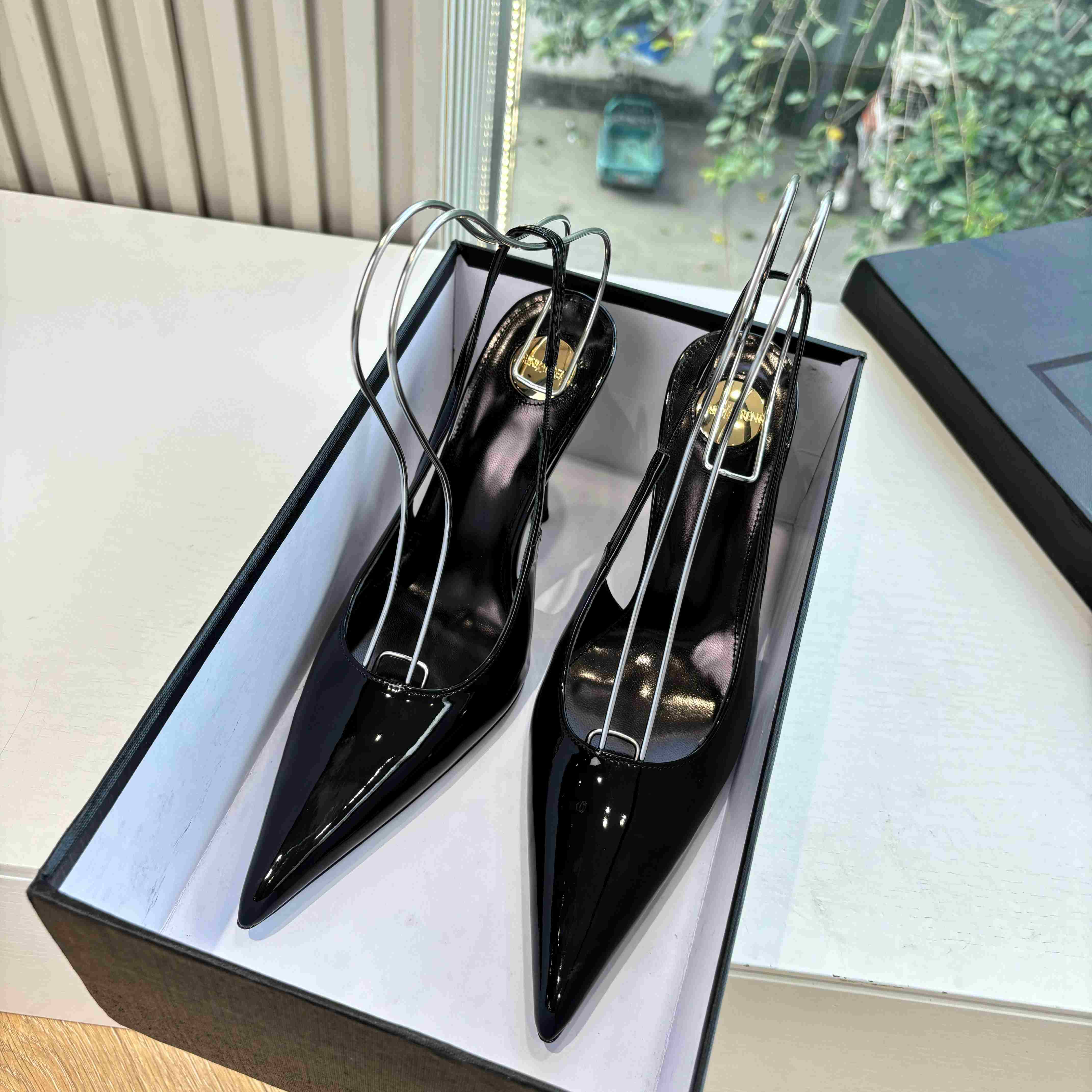 Saint Laurent GUERMANTES Slingback Pumps In Patent Leather - FashionPlug