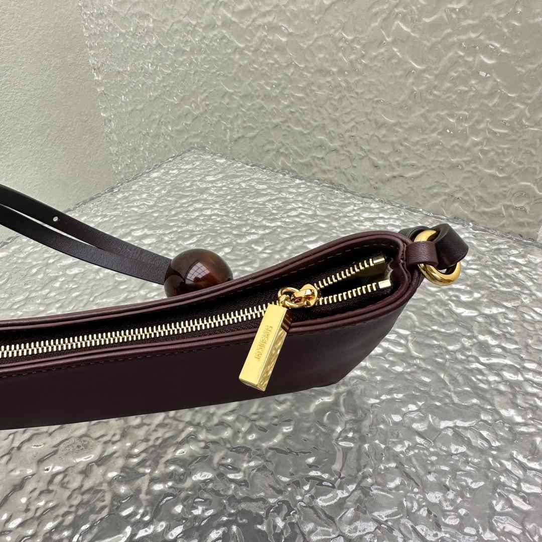 Jacquemus The Bisou Perle - FashionPlug