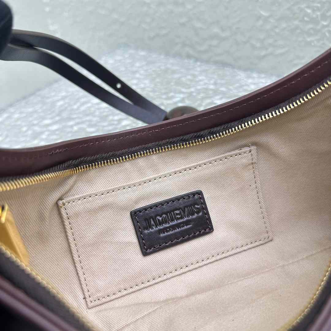 Jacquemus The Bisou Perle - FashionPlug