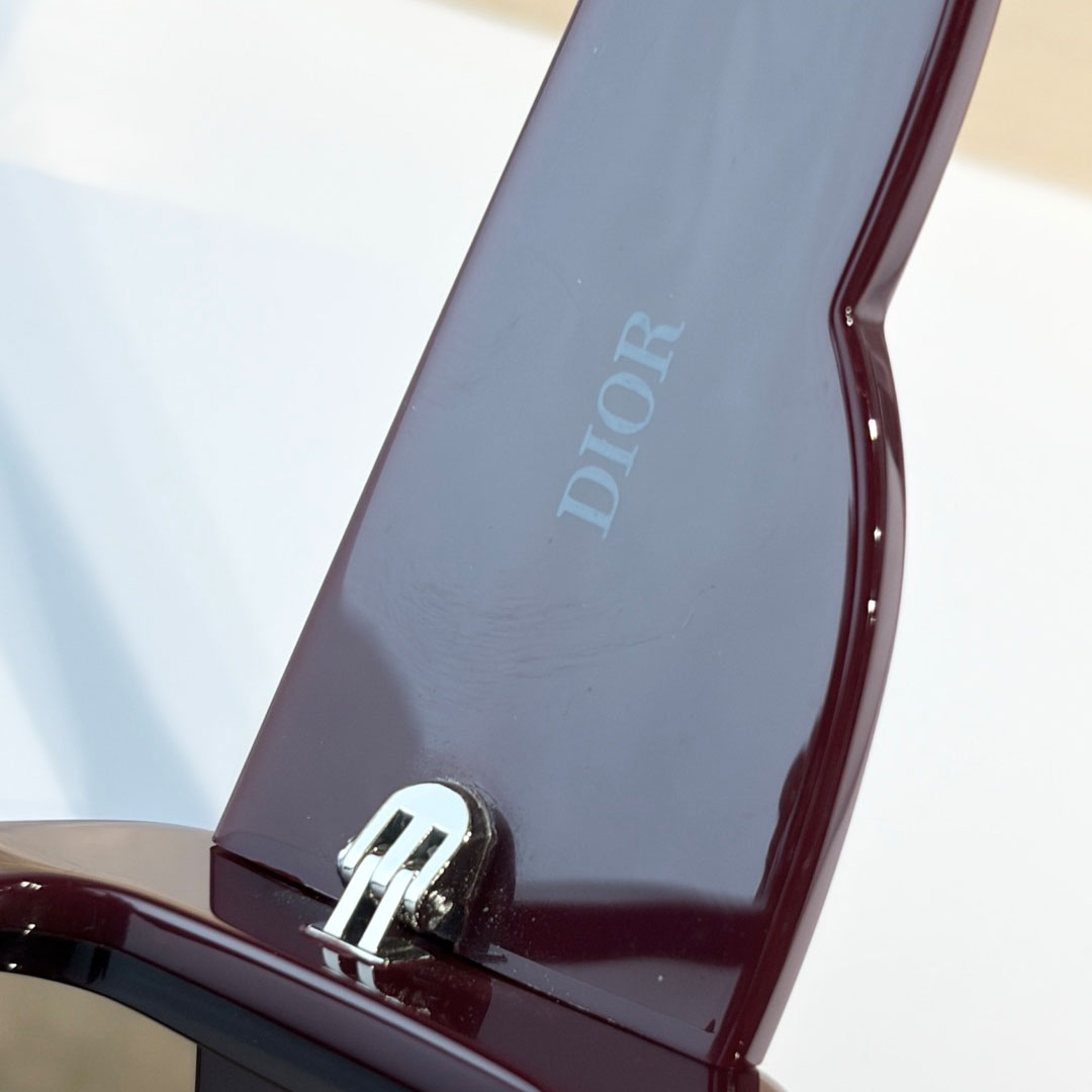 Dior LuckyCharms S1F - FashionPlug