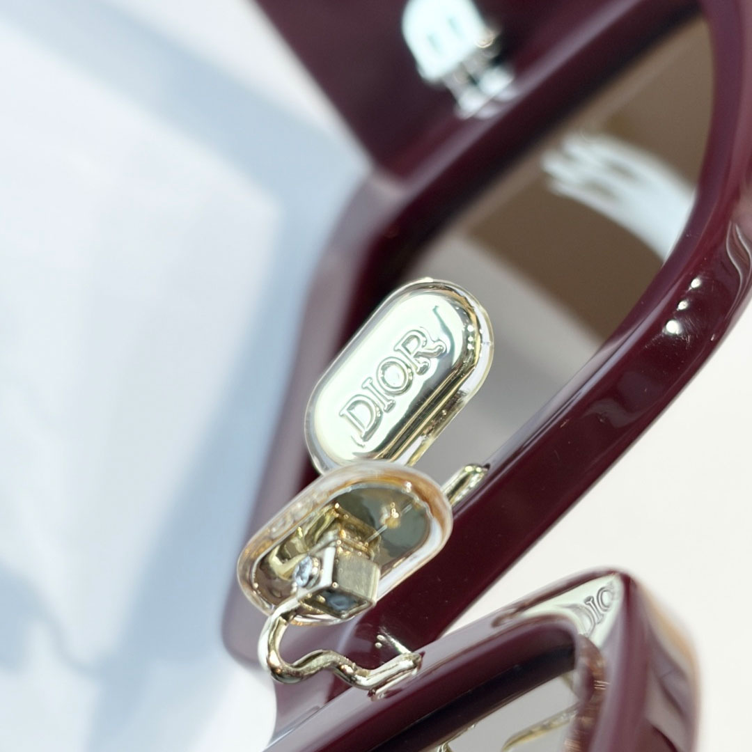 Dior LuckyCharms S1F - FashionPlug