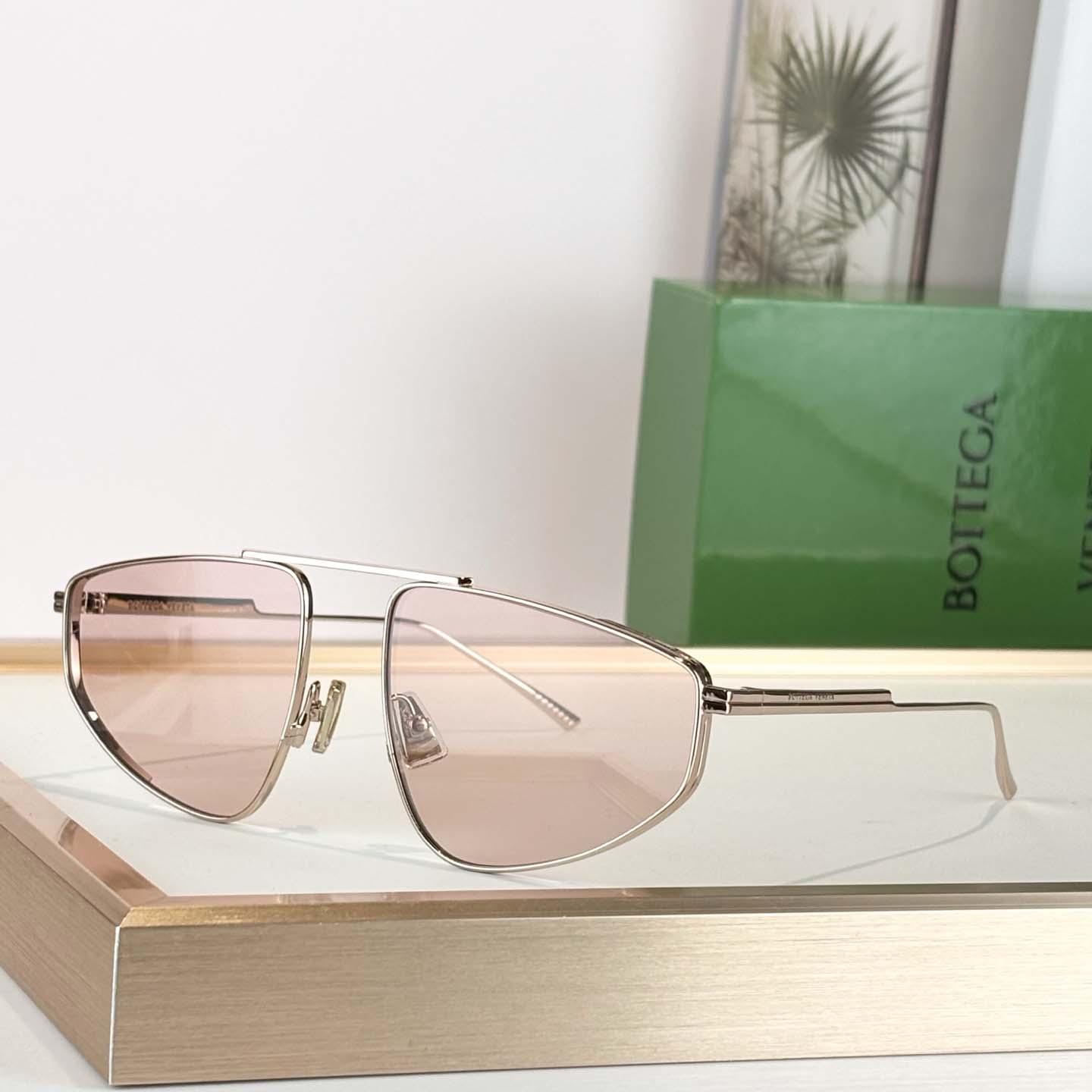 Bottega Veneta Classic Aviator Sunglasses   BV1466S - FashionPlug