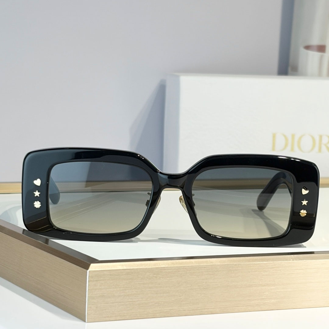 Dior LuckyCharms S1F - FashionPlug