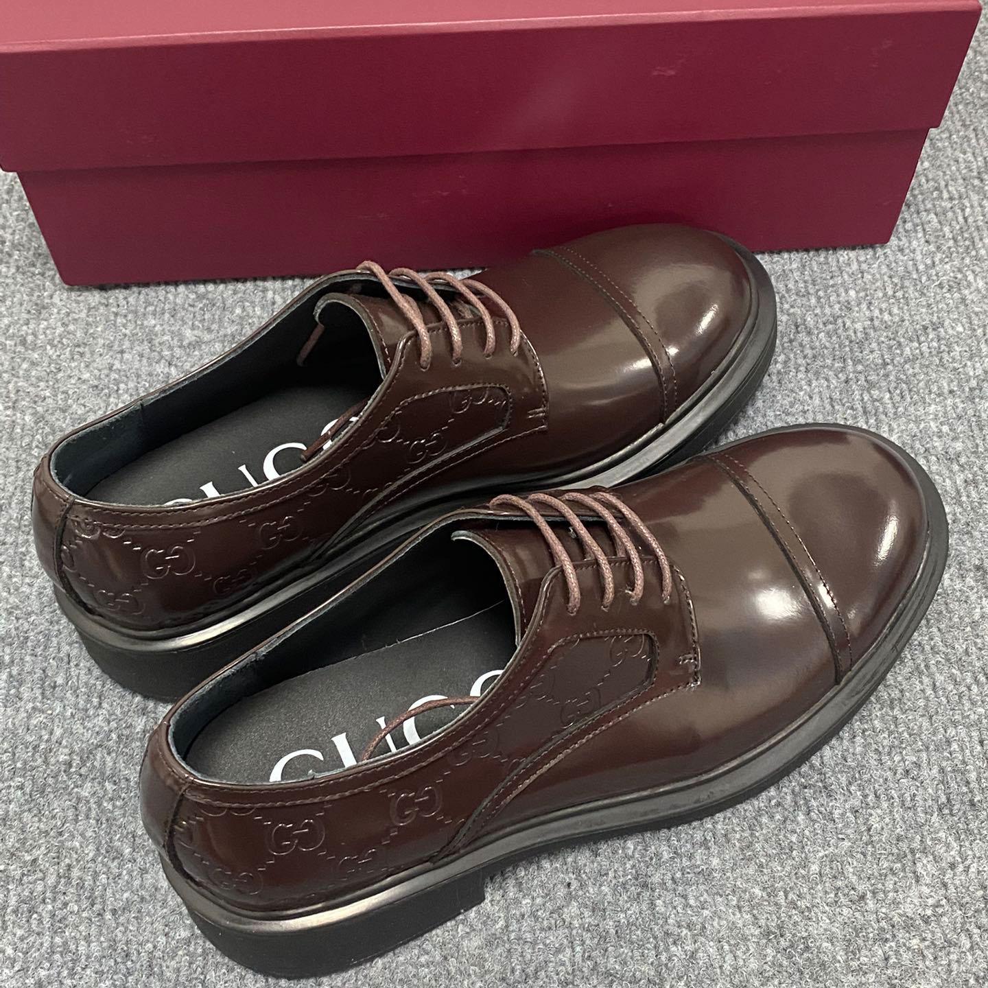Gucci Men's Lace-up Shoe With GG Detail - FashionPlug