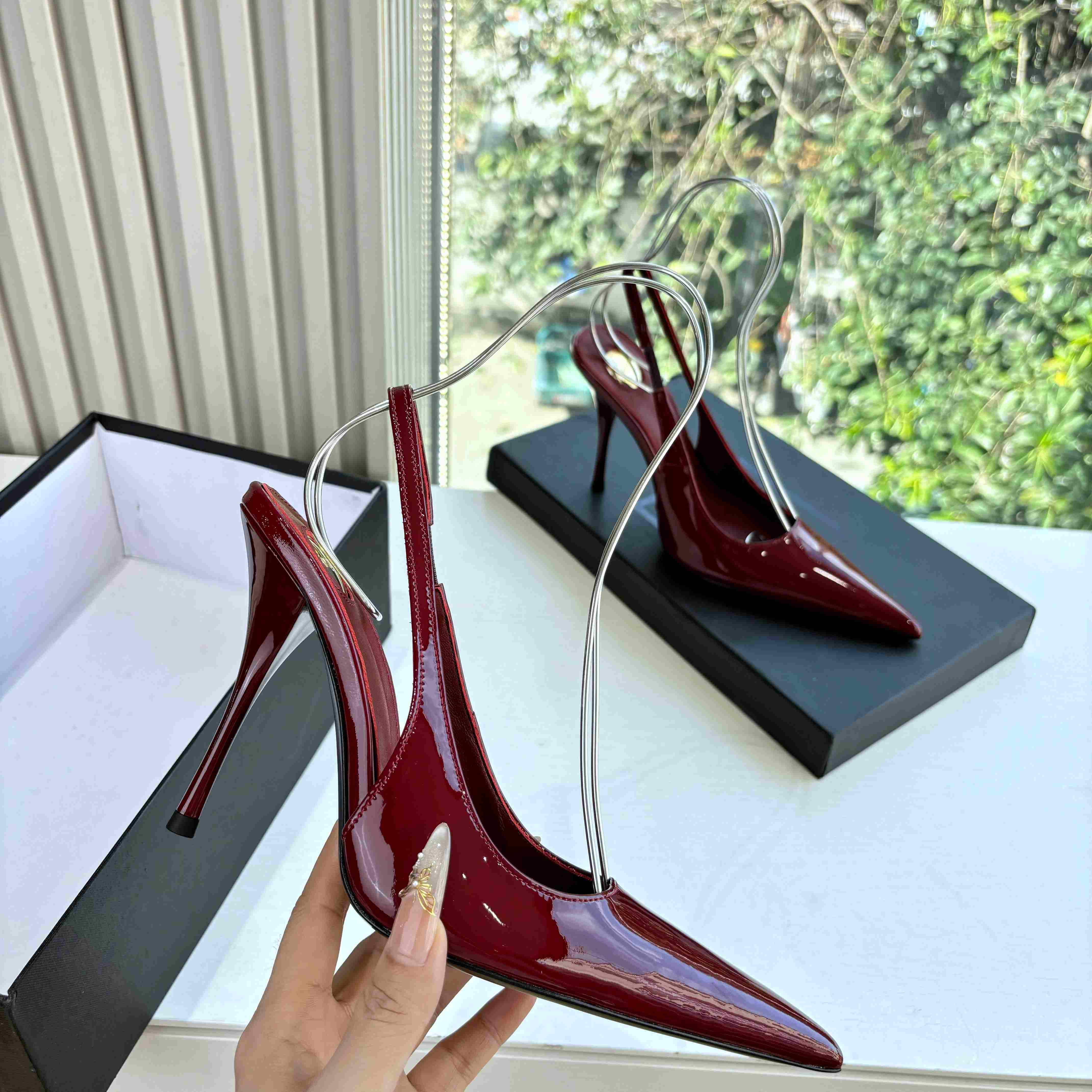 Saint Laurent GUERMANTES Slingback Pumps In Patent Leather - FashionPlug
