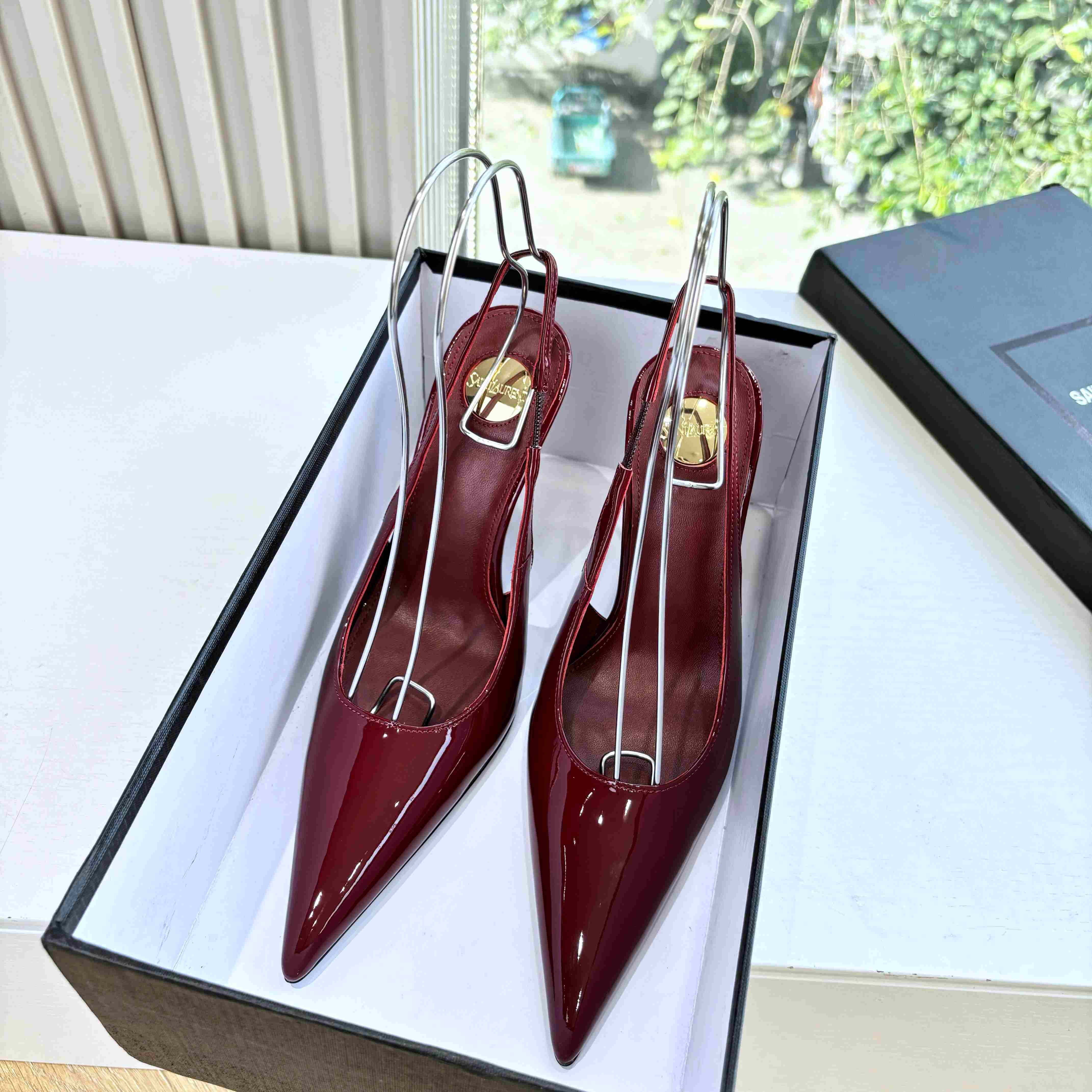 Saint Laurent GUERMANTES Slingback Pumps In Patent Leather - FashionPlug