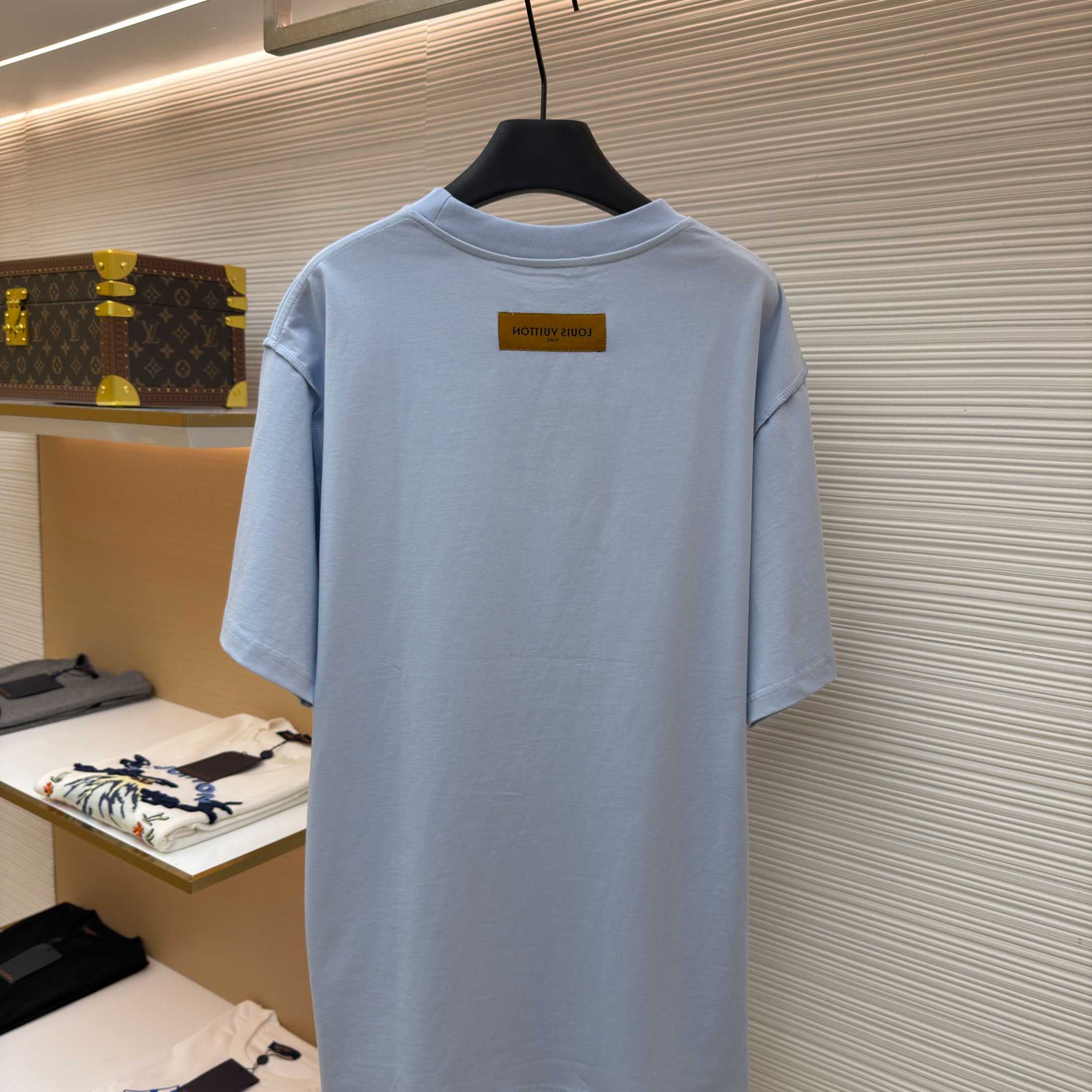 Louis Vuitton Embossed LV T-Shirt   1AJAYF - FashionPlug