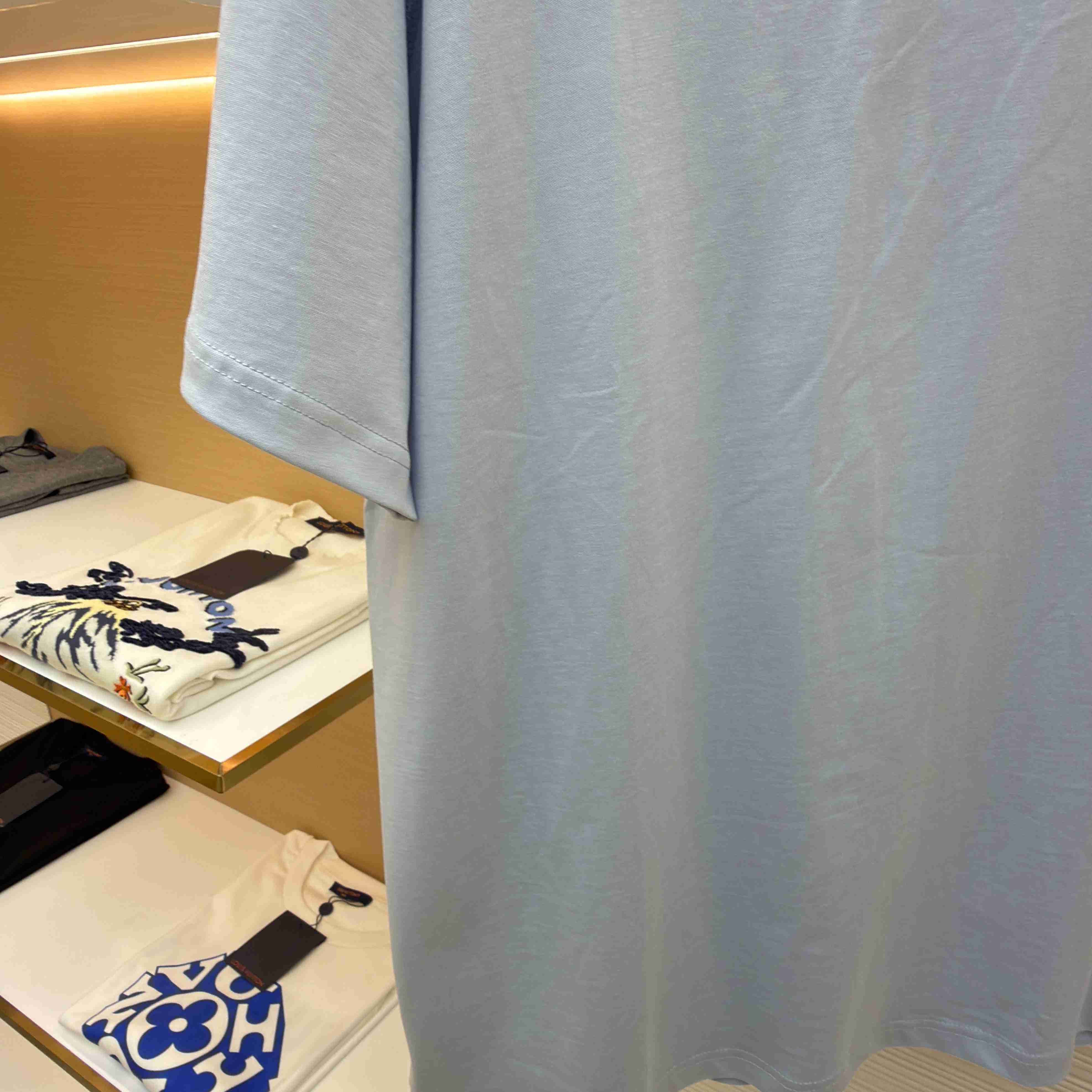 Louis Vuitton Embossed LV T-Shirt   1AJAYF - FashionPlug