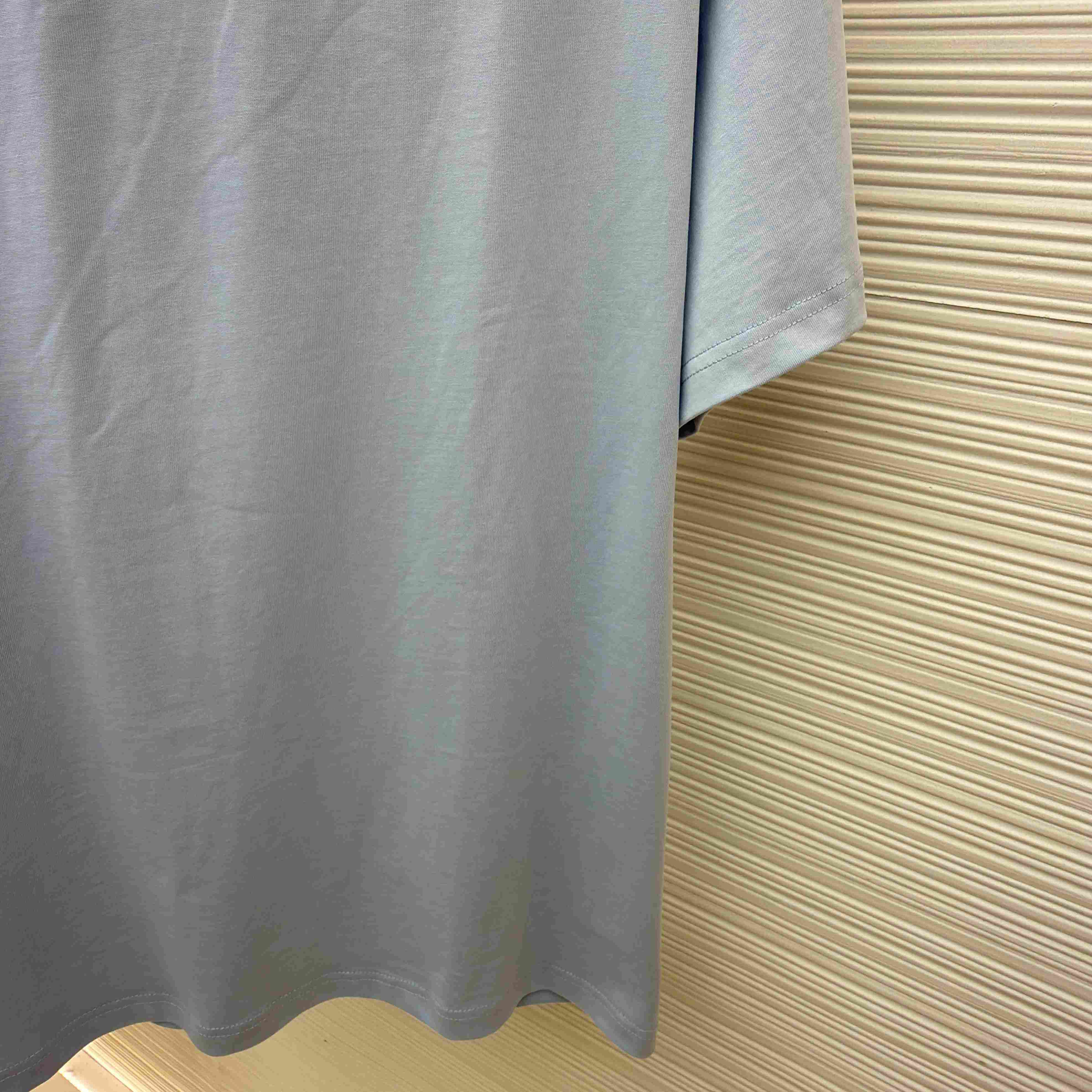 Louis Vuitton Embossed LV T-Shirt   1AJAYF - FashionPlug