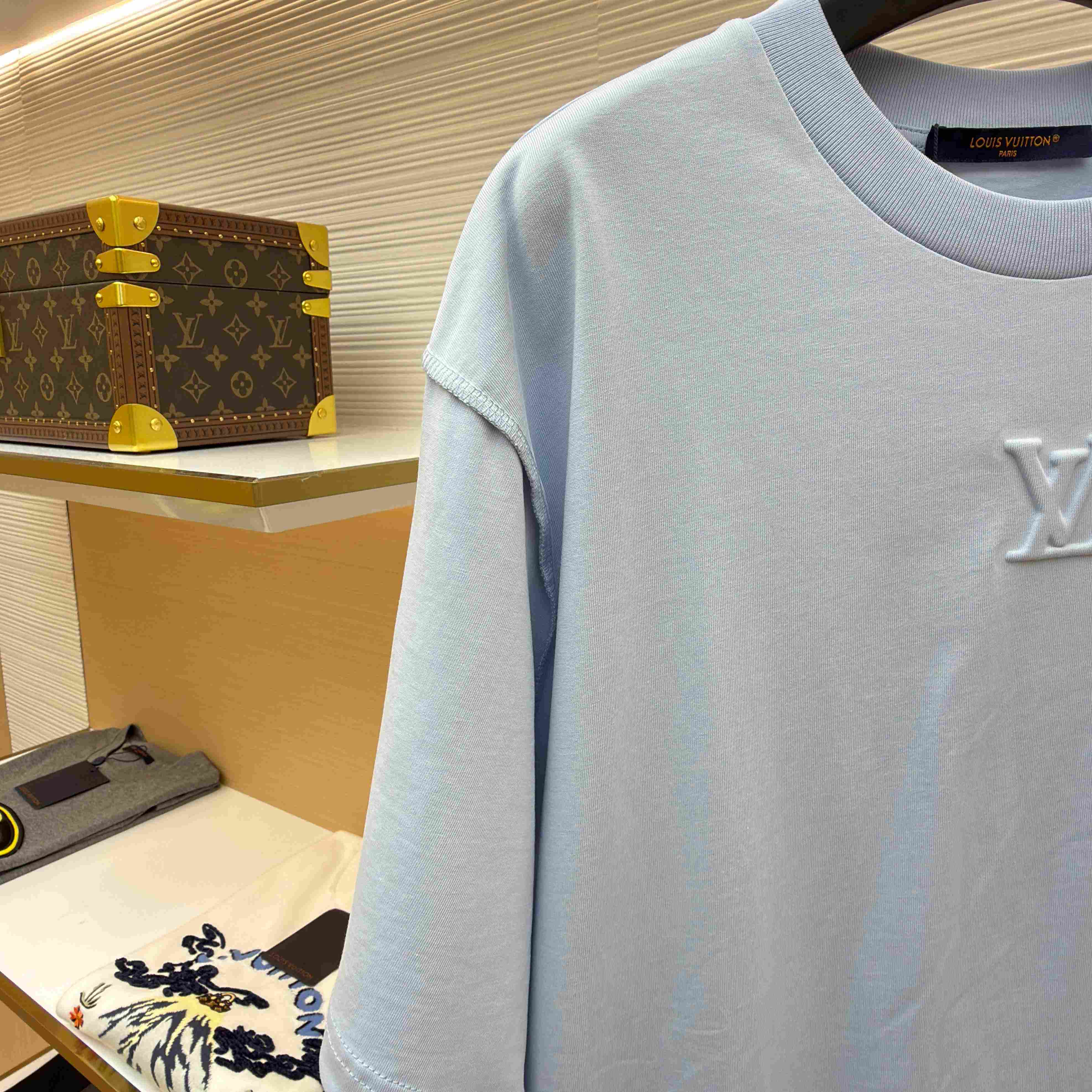 Louis Vuitton Embossed LV T-Shirt   1AJAYF - FashionPlug