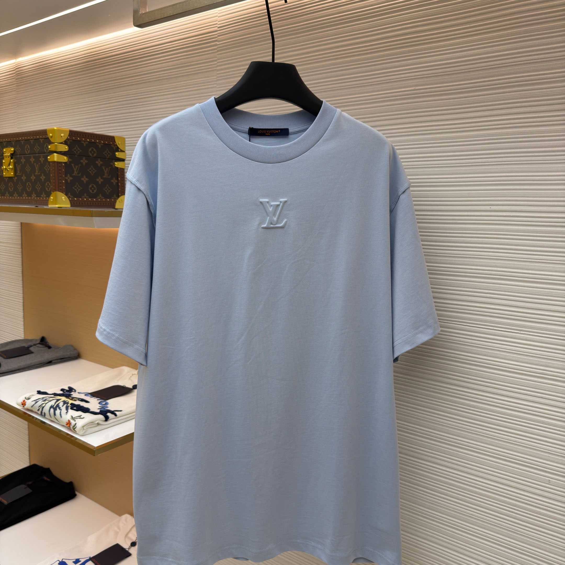 Louis Vuitton Embossed LV T-Shirt   1AJAYF - FashionPlug