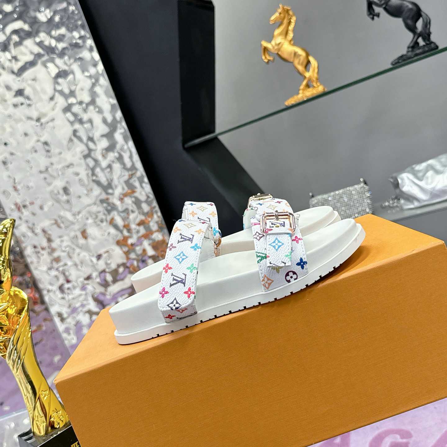 Louis Vuitton LV x TM Bom Dia Flat Comfort Mule 1AJLI7 - FashionPlug