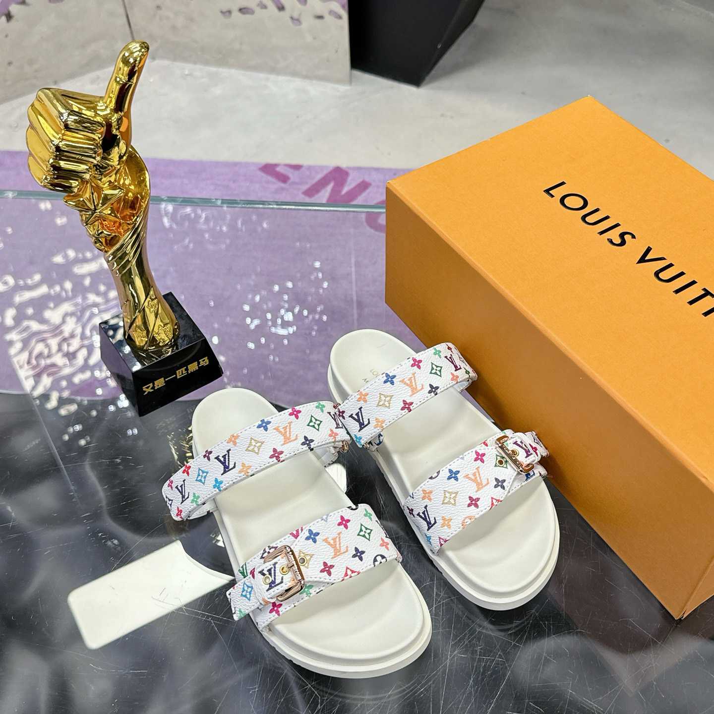 Louis Vuitton LV x TM Bom Dia Flat Comfort Mule 1AJLI7 - FashionPlug