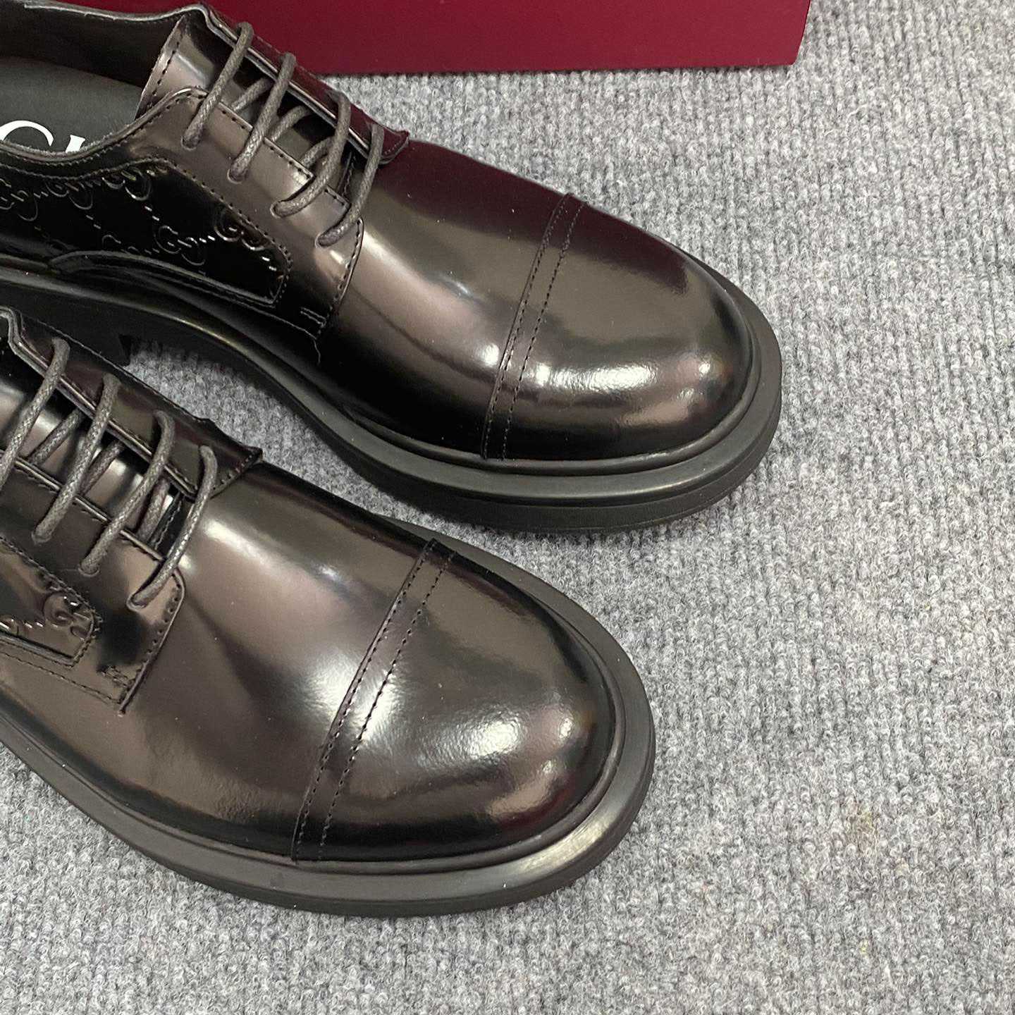 Gucci Men's Lace-up Shoe With GG Detail - FashionPlug