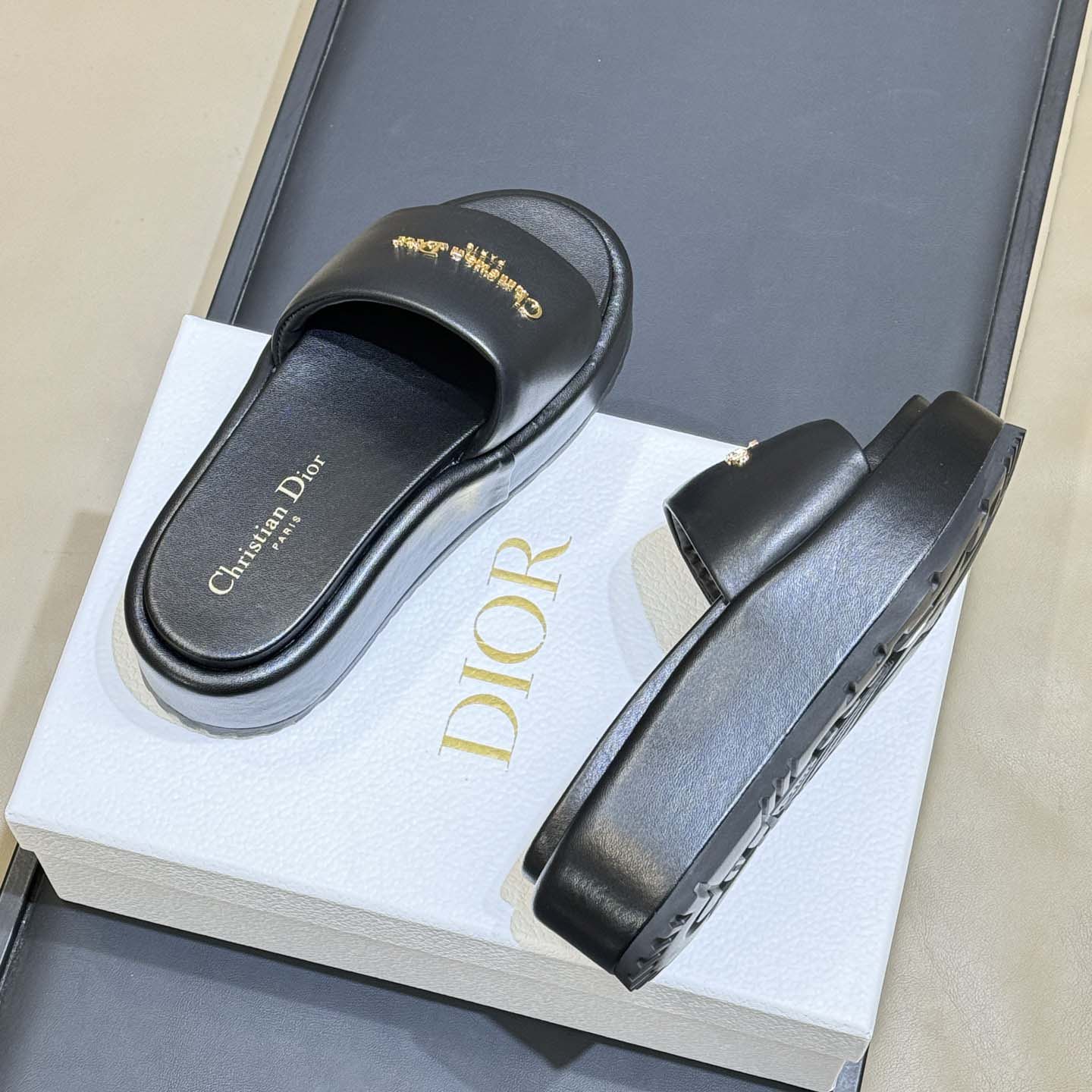 Dior D-Lane Platform Slide - FashionPlug