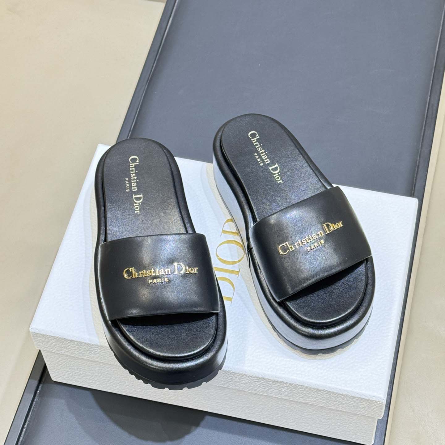 Dior D-Lane Platform Slide - FashionPlug