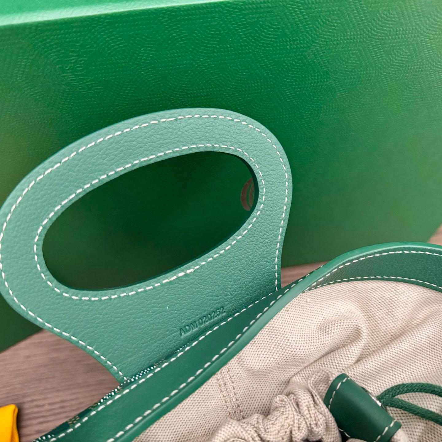 Goyard Beluga Mini Bag - FashionPlug