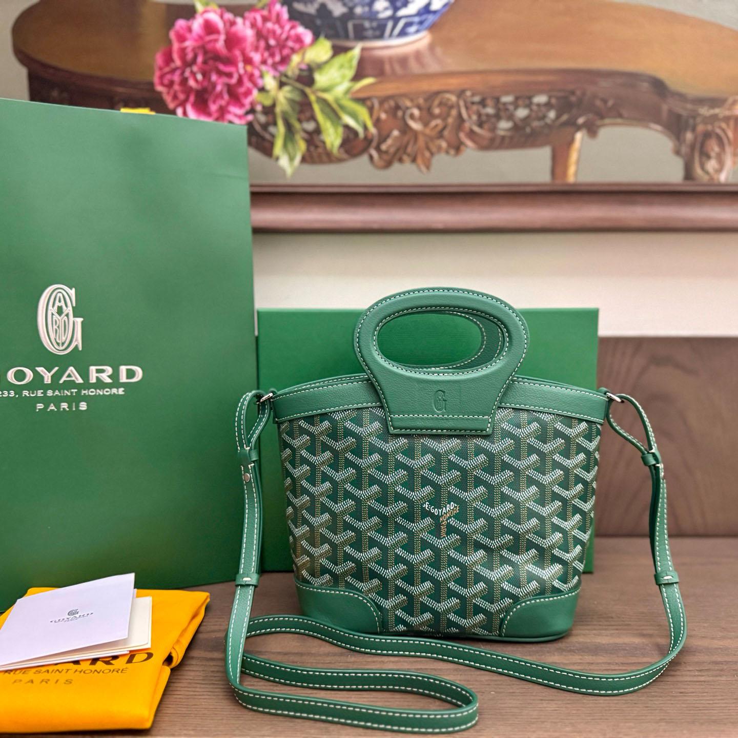 Goyard Beluga Mini Bag - FashionPlug