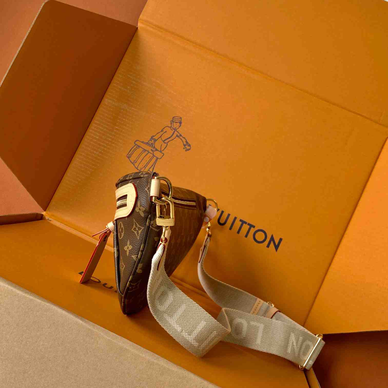 Louis Vuitton High Rise M46784 - FashionPlug