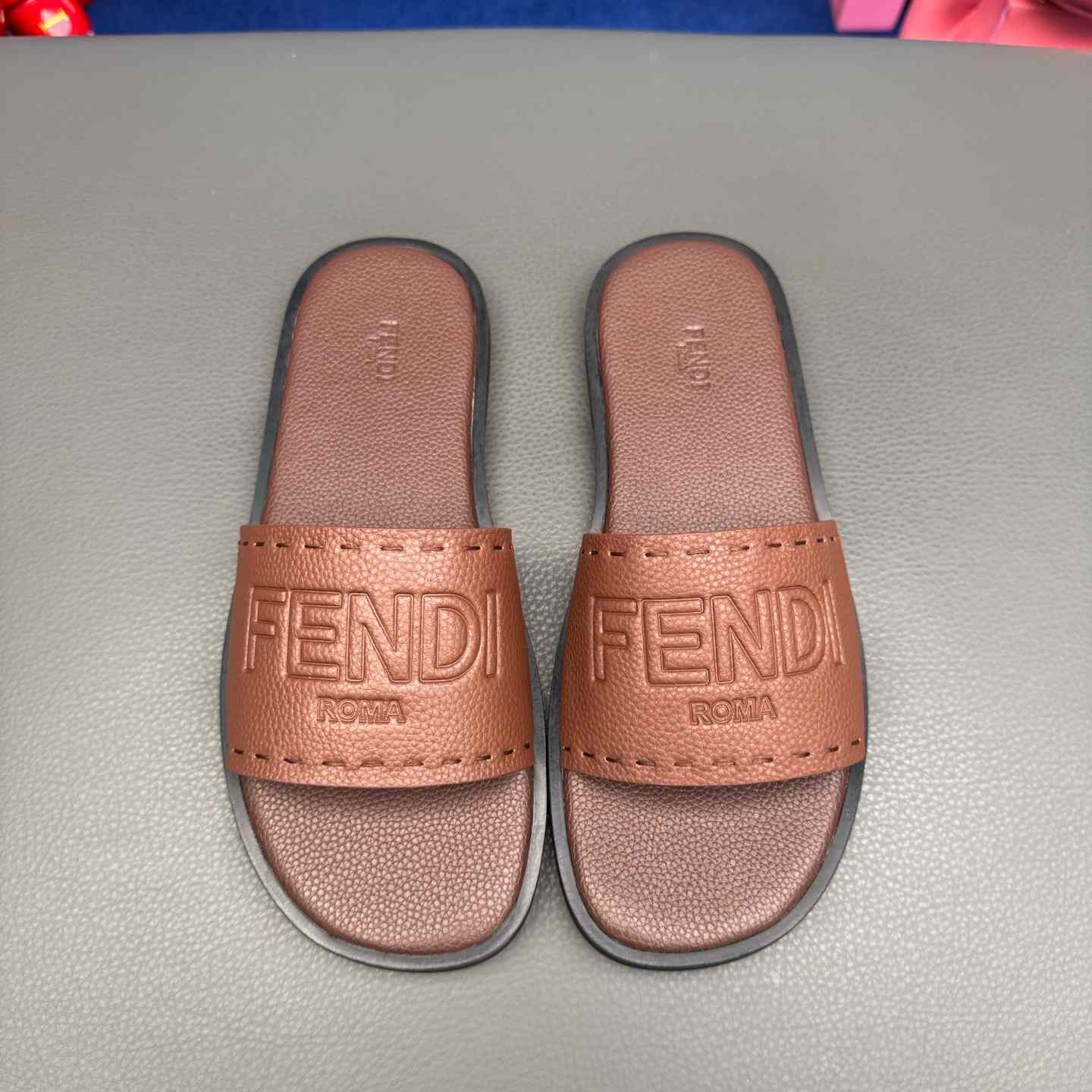 Fendi Roma Embossed-Logo Leather Sandals - FashionPlug