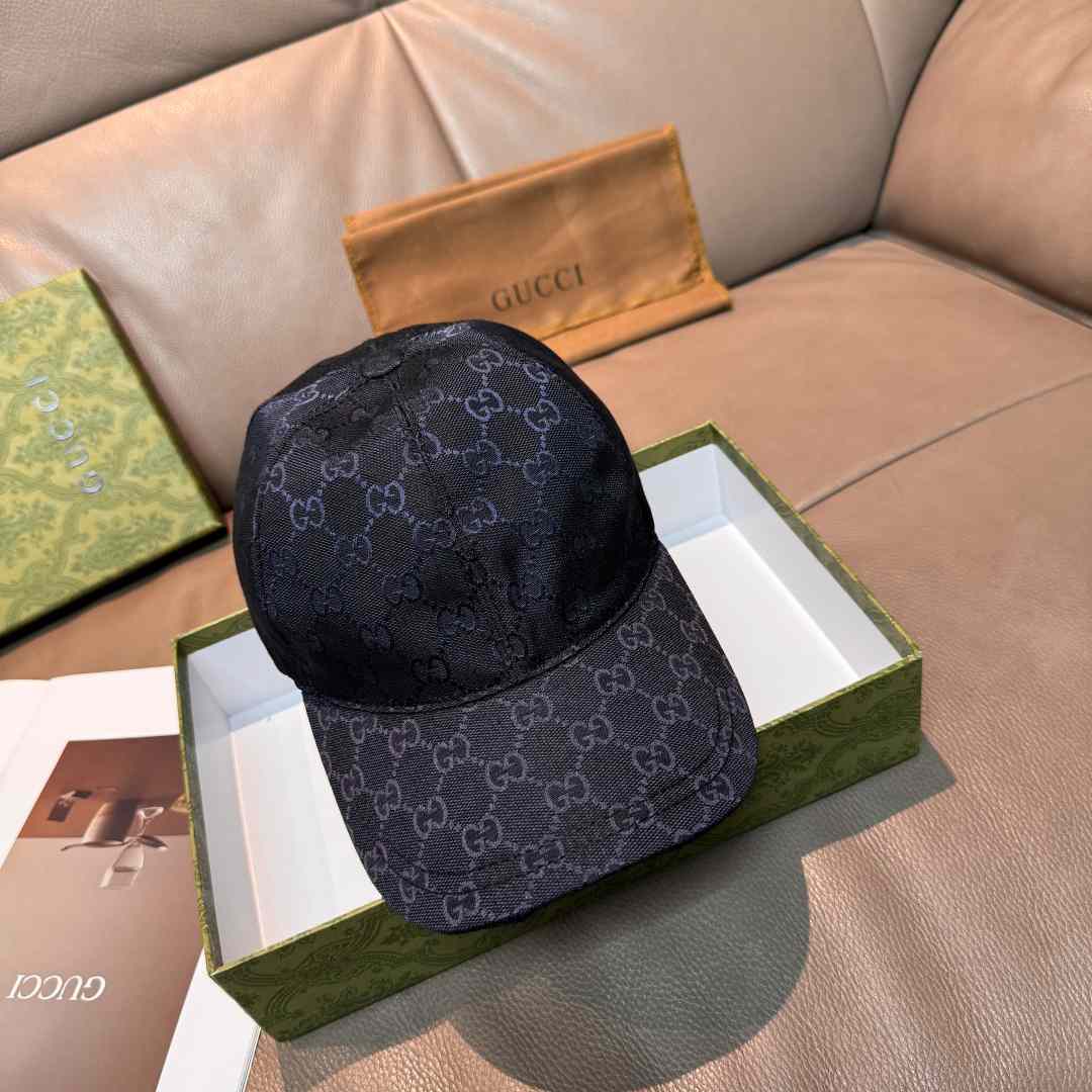 Gucci GG Canvas Baseball Hat - FashionPlug