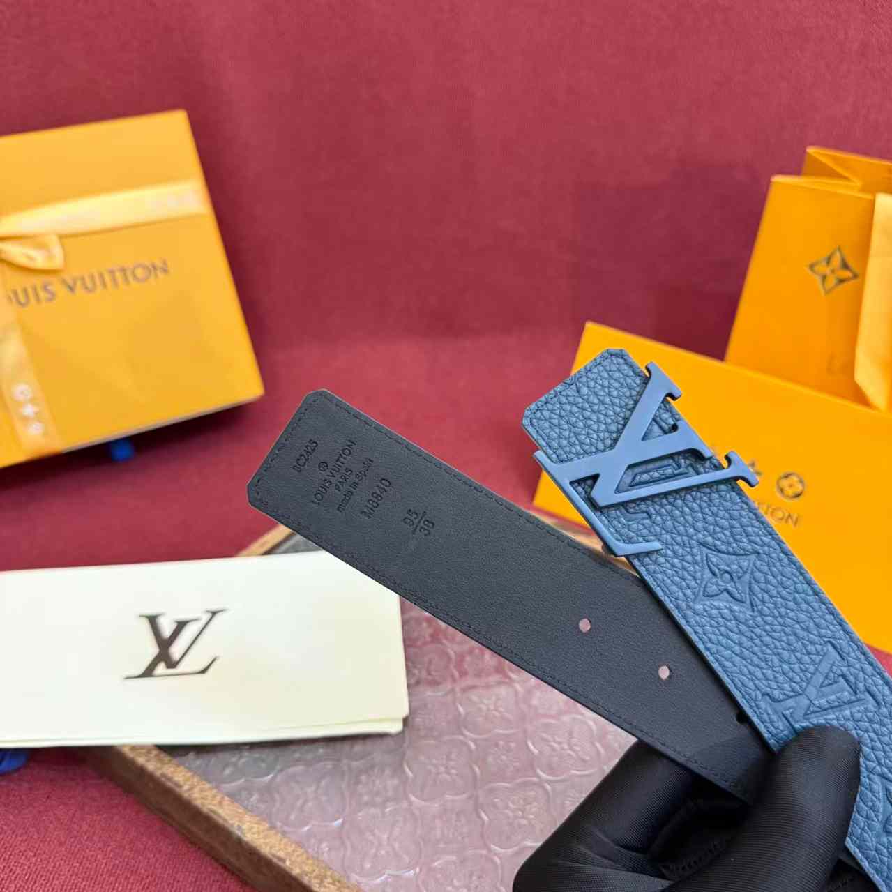 Louis Vuitton LV Taurillon 40mm Reversible Belt M8663Q - FashionPlug