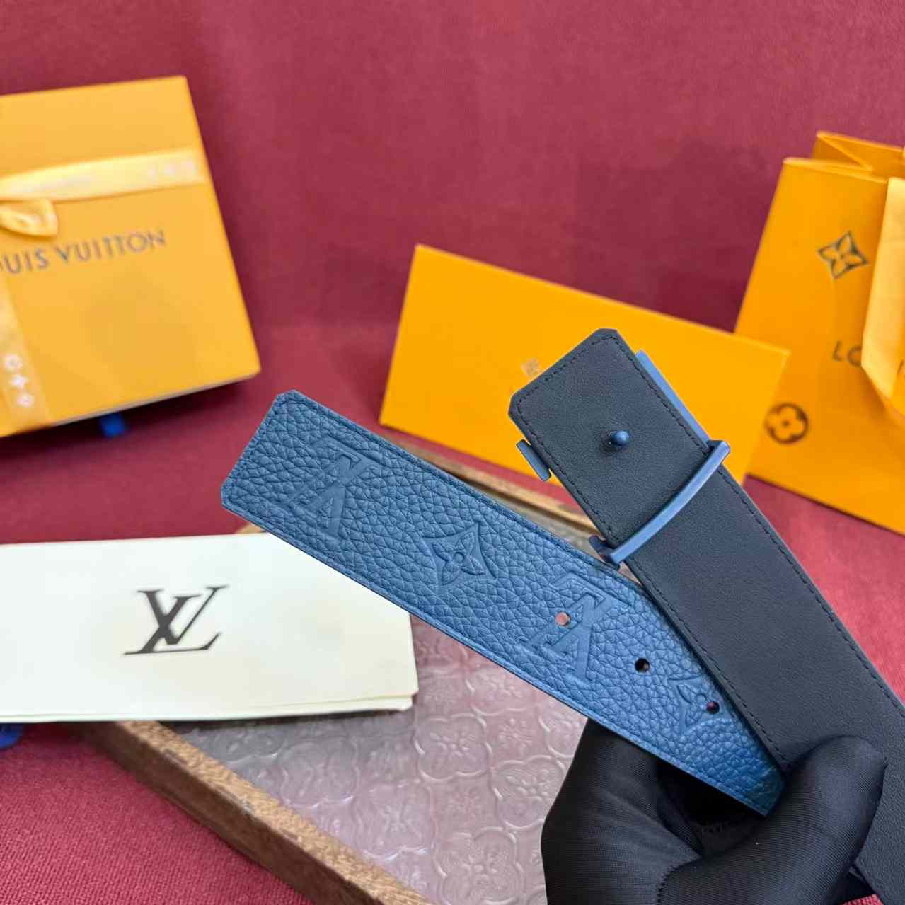 Louis Vuitton LV Taurillon 40mm Reversible Belt M8663Q - FashionPlug